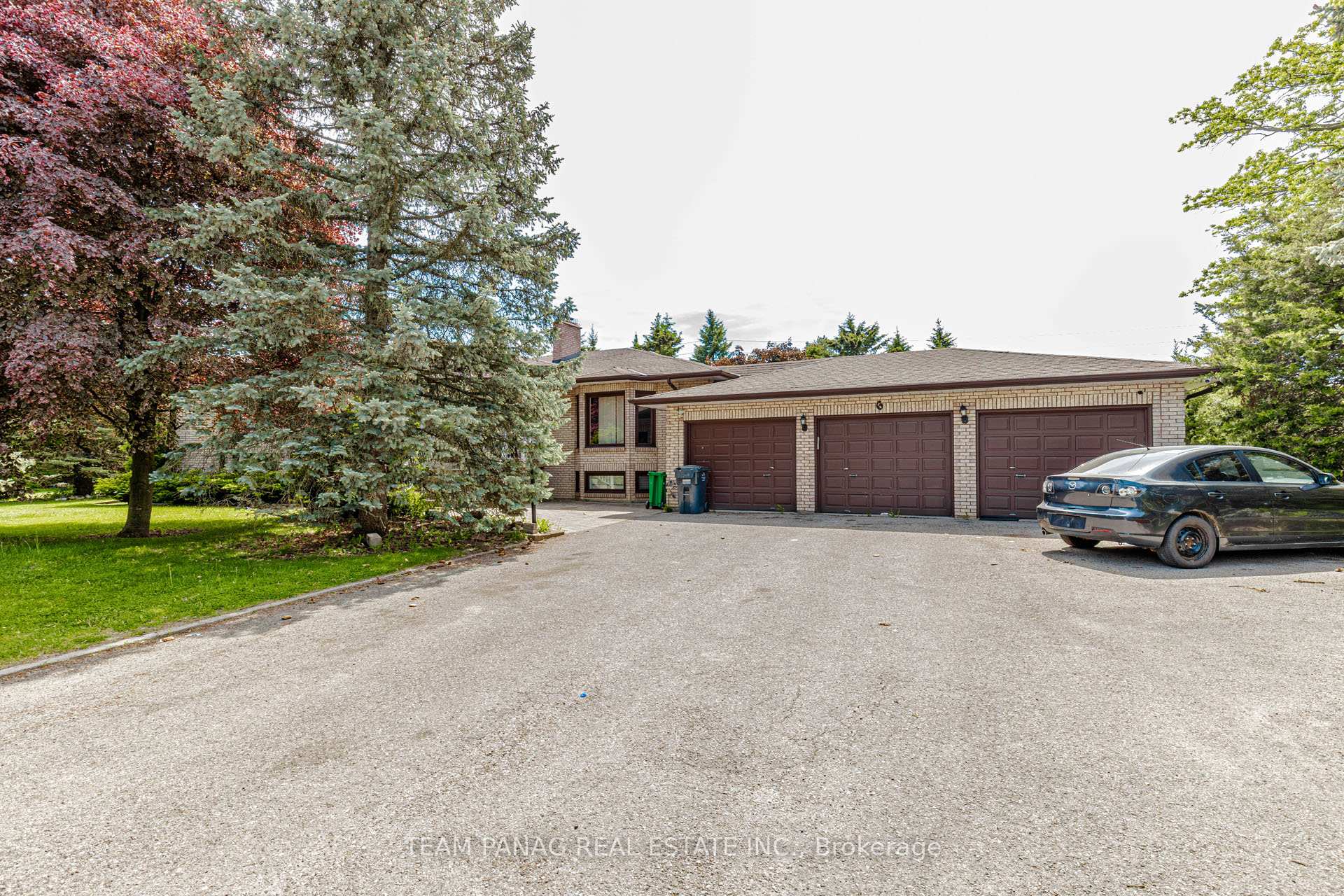 Photo 10 of 6 Forestbrook Court, Brampton, Toronto Gore Rural Estate — HOMEH