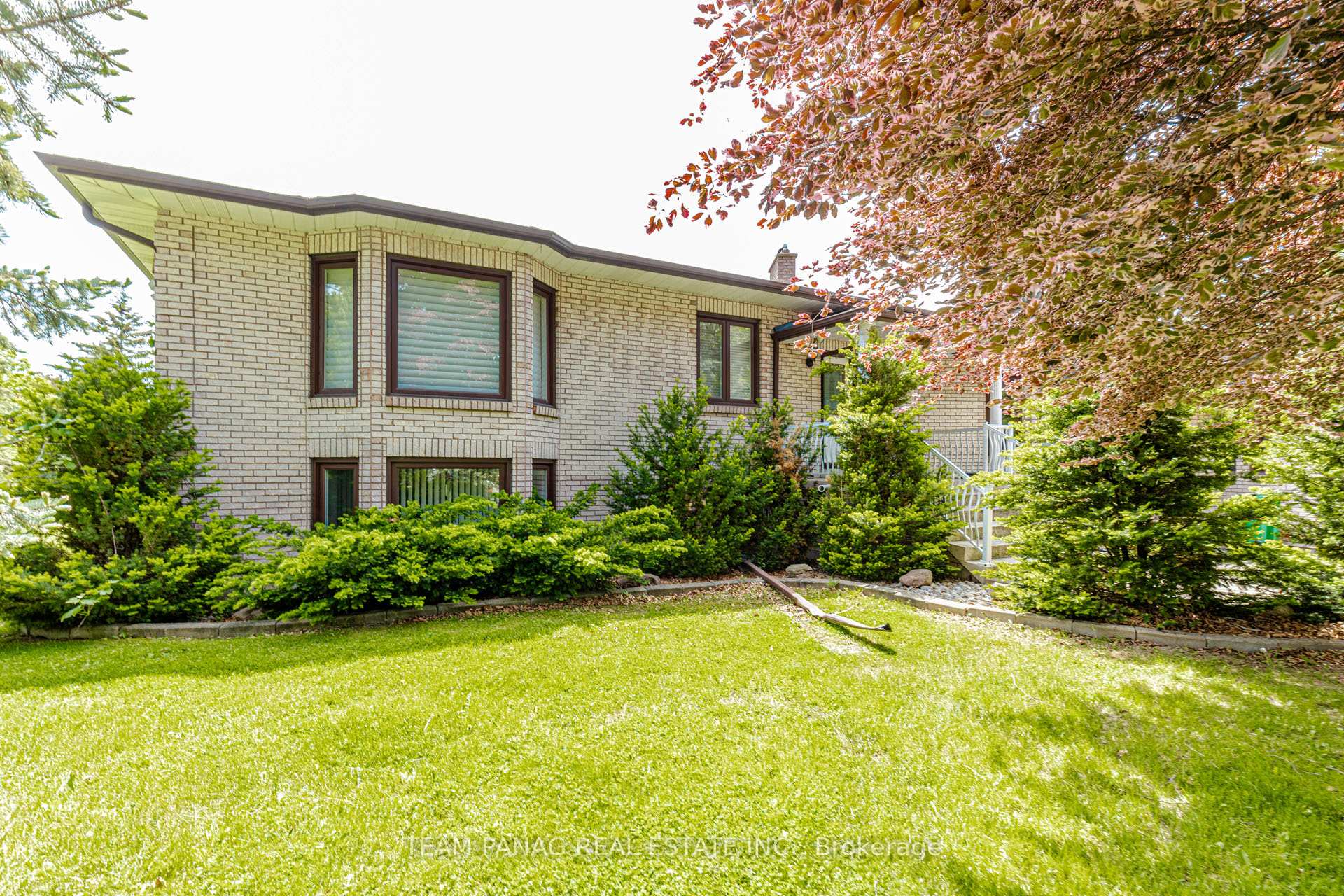 Photo 13 of 6 Forestbrook Court, Brampton, Toronto Gore Rural Estate — HOMEH