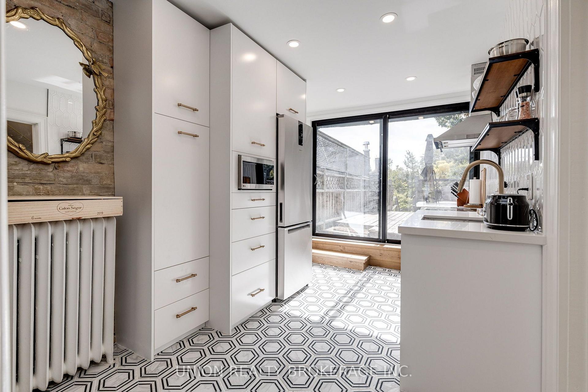 Photo 10 of Unit 300, 3 Withrow Avenue, Toronto, North Riverdale — HOMEH