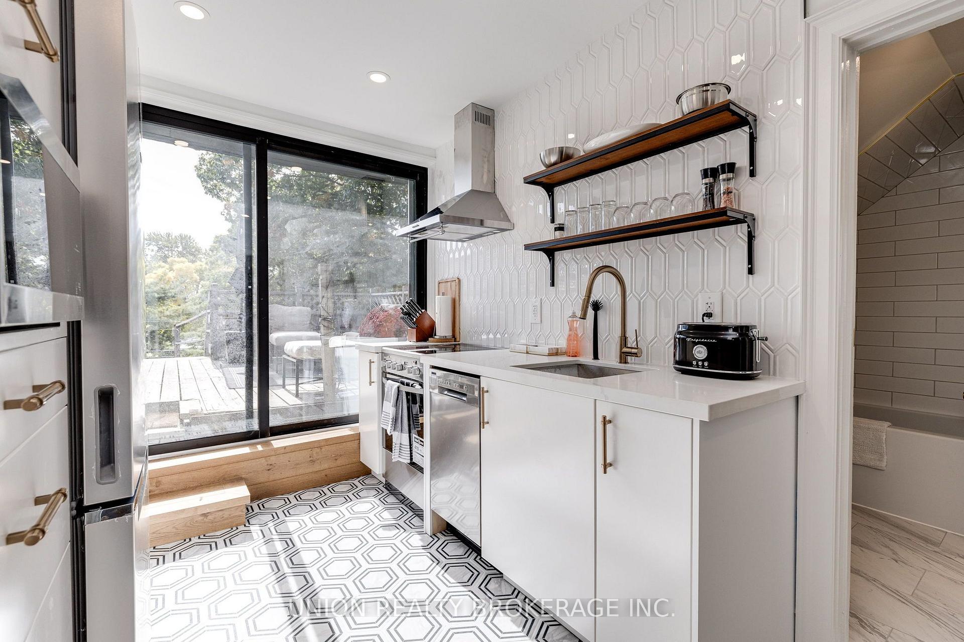 Photo 11 of Unit 300, 3 Withrow Avenue, Toronto, North Riverdale — HOMEH