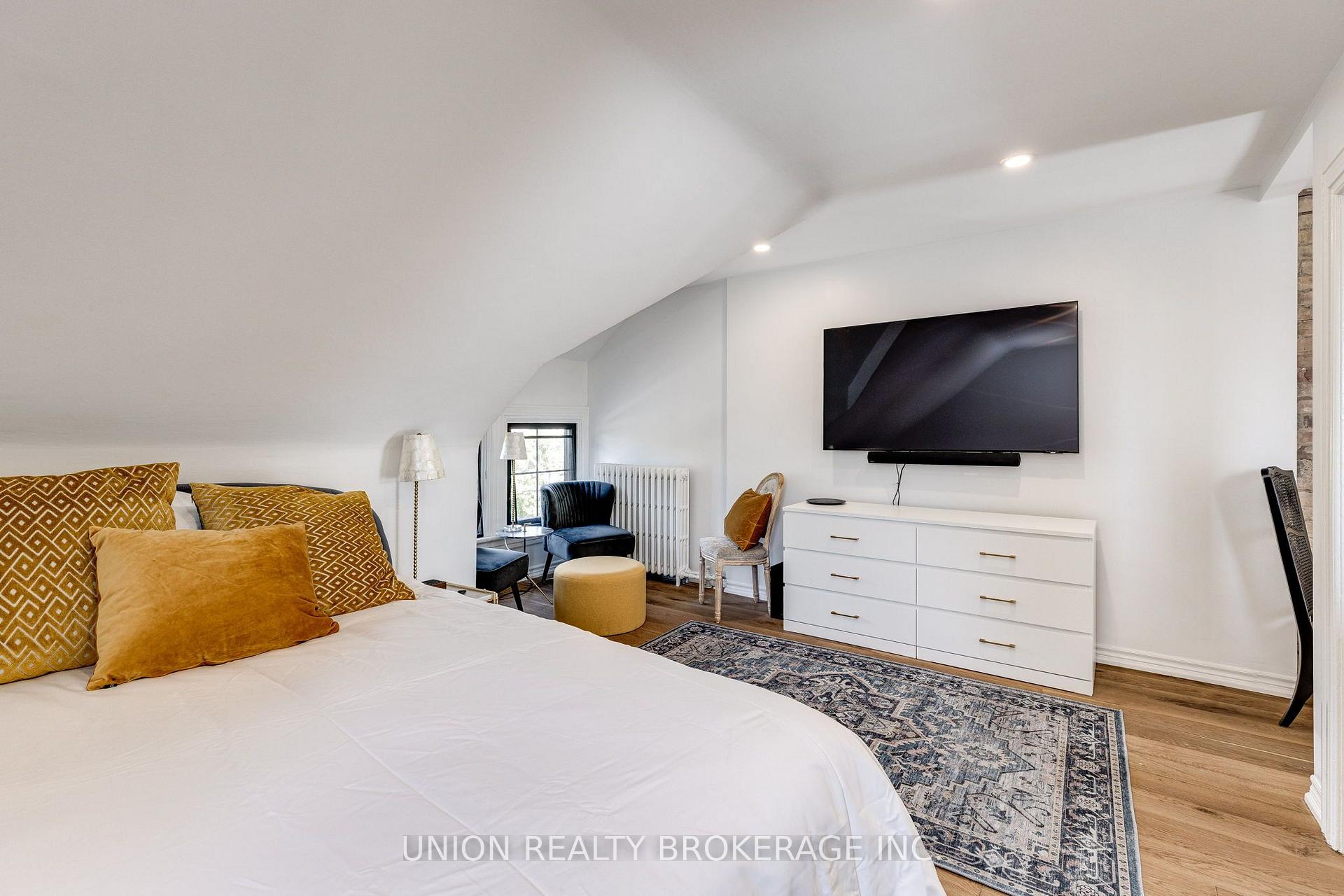 Photo 22 of Unit 300, 3 Withrow Avenue, Toronto, North Riverdale — HOMEH