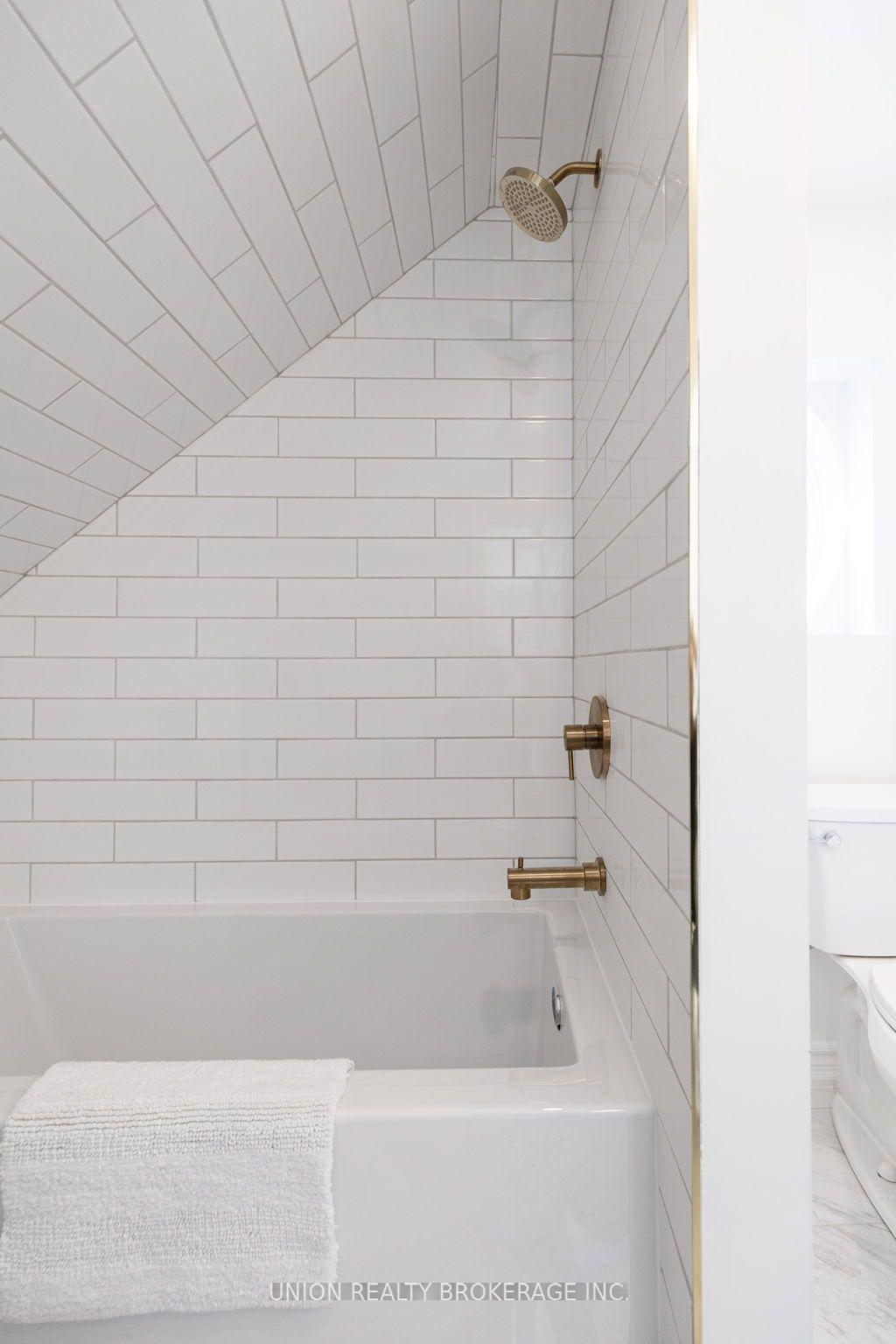 Photo 25 of Unit 300, 3 Withrow Avenue, Toronto, North Riverdale — HOMEH