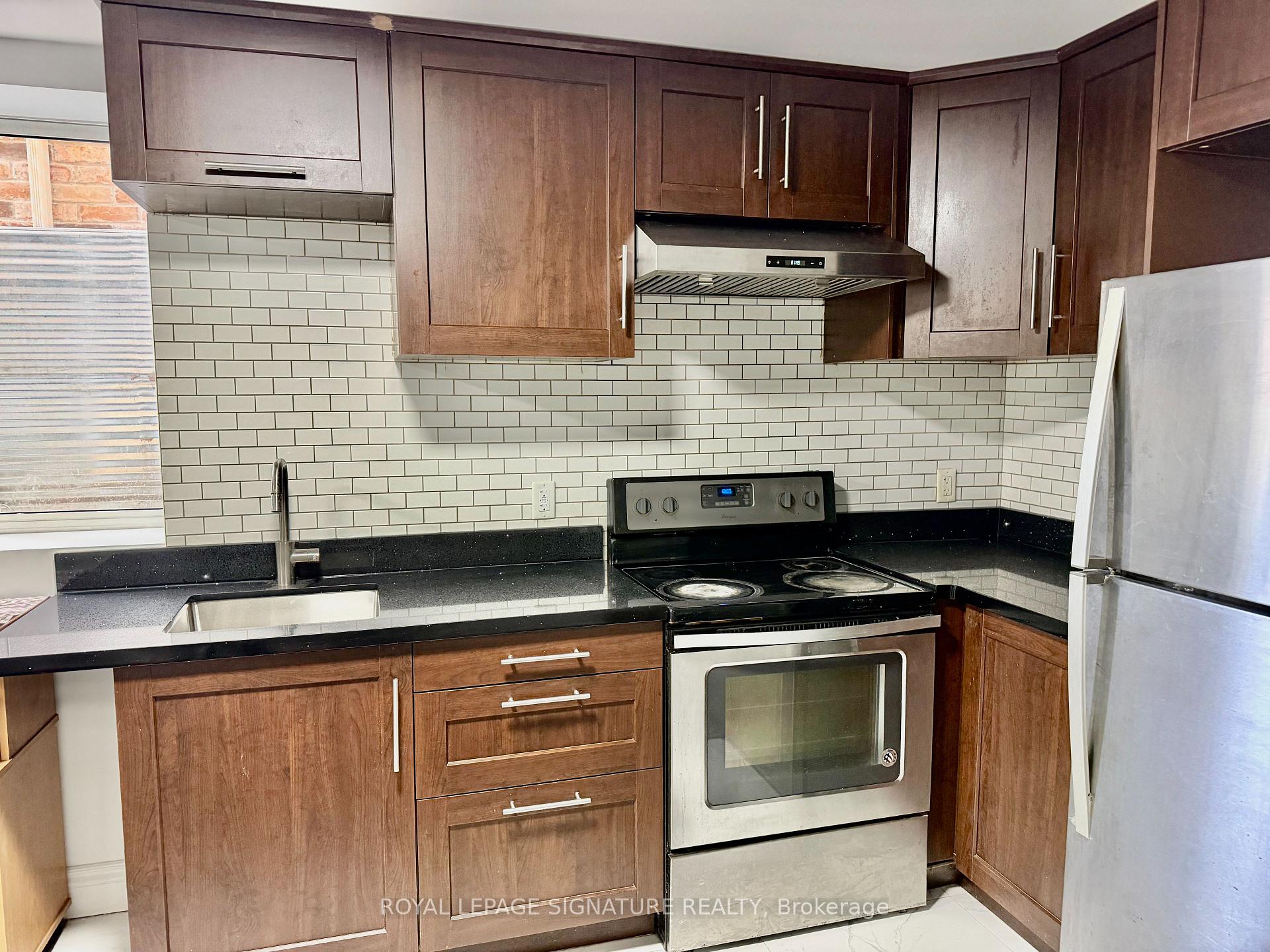 Photo 7 of 80 Midcrest Circle, Brampton, Credit Valley — HOMEH