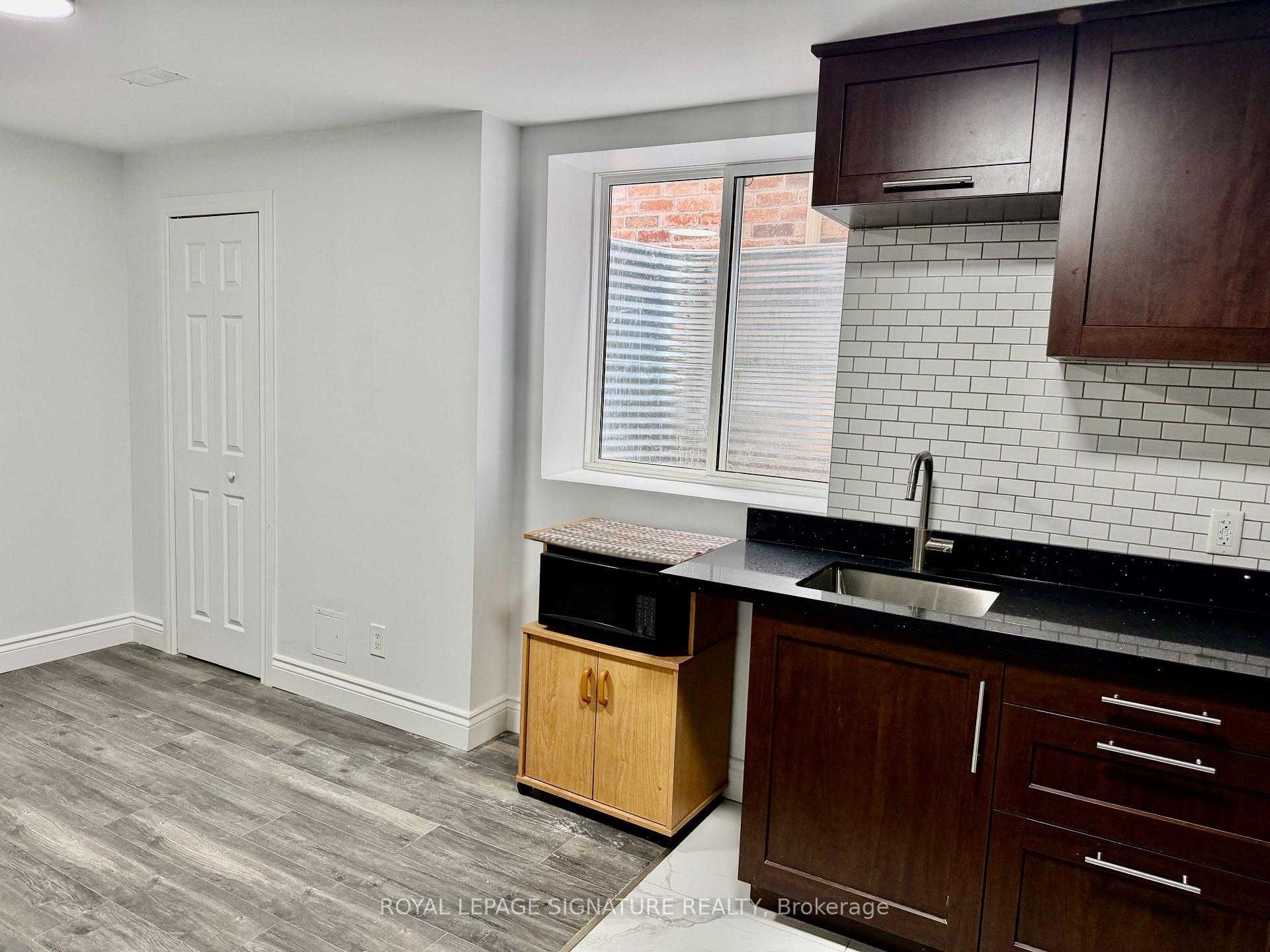 Photo 3 of 80 Midcrest Circle, Brampton, Credit Valley — HOMEH