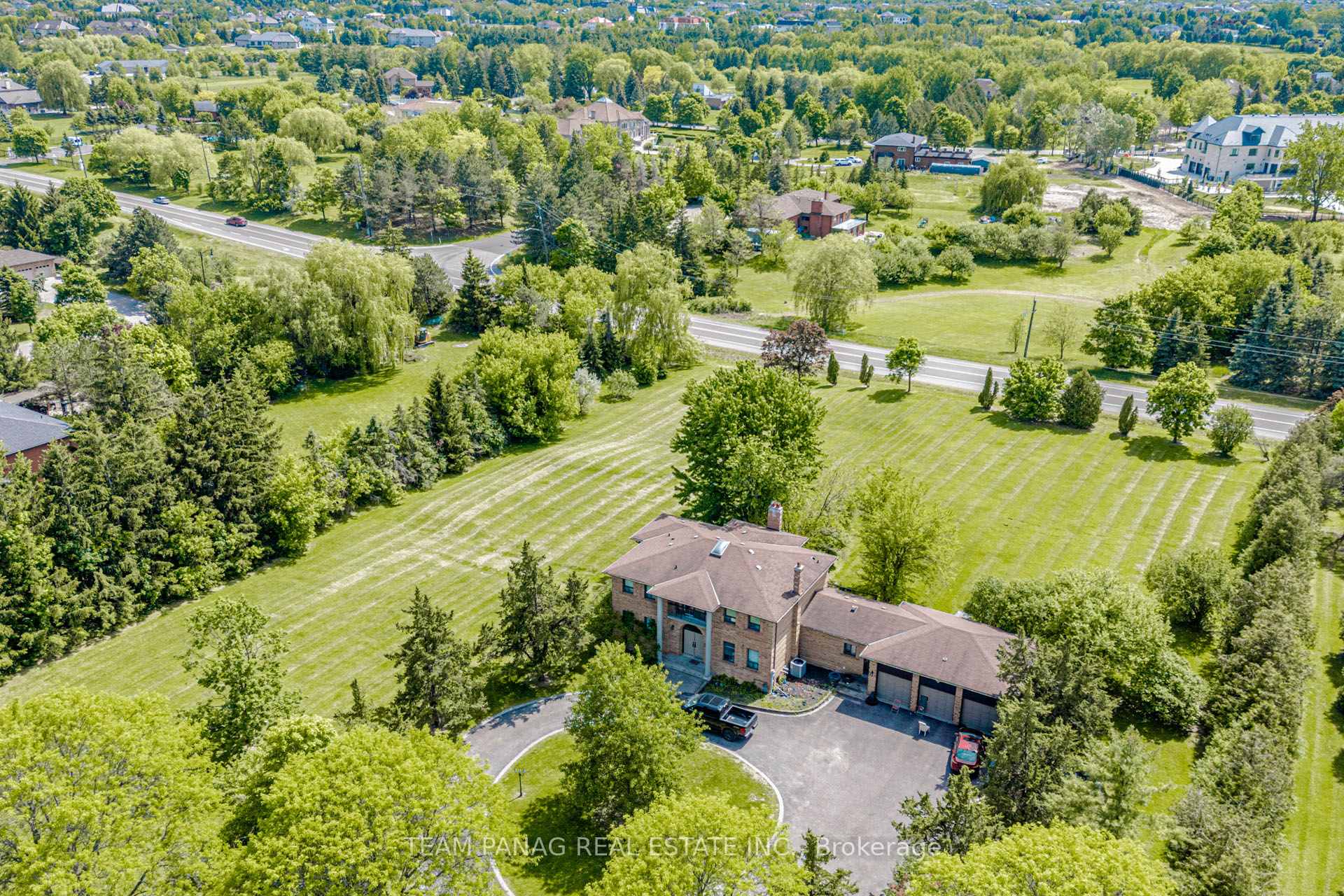 Photo 2 of 4 Forestbrook Court, Brampton, Toronto Gore Rural Estate — HOMEH