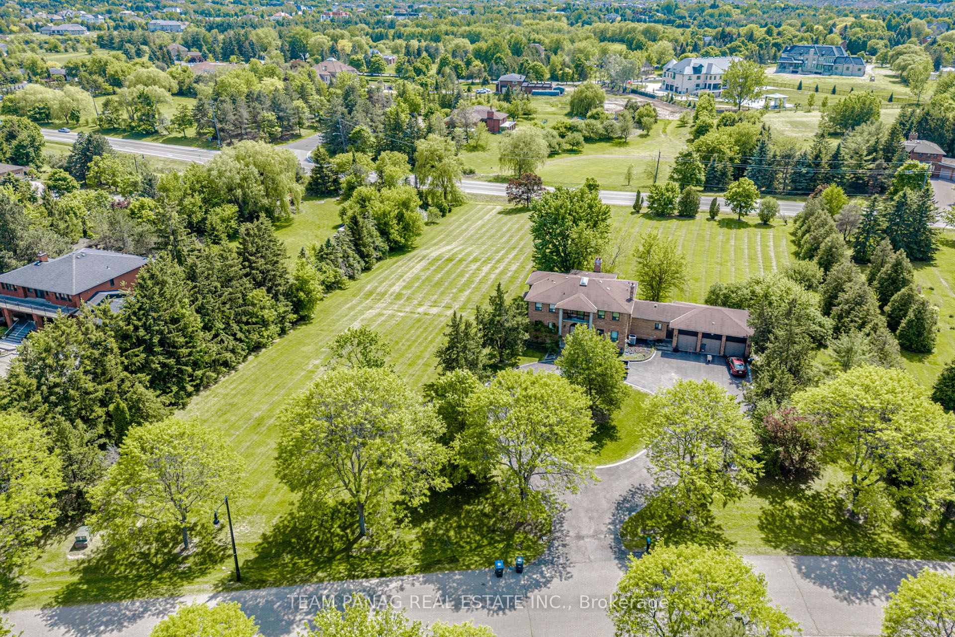 Photo 3 of 4 Forestbrook Court, Brampton, Toronto Gore Rural Estate — HOMEH
