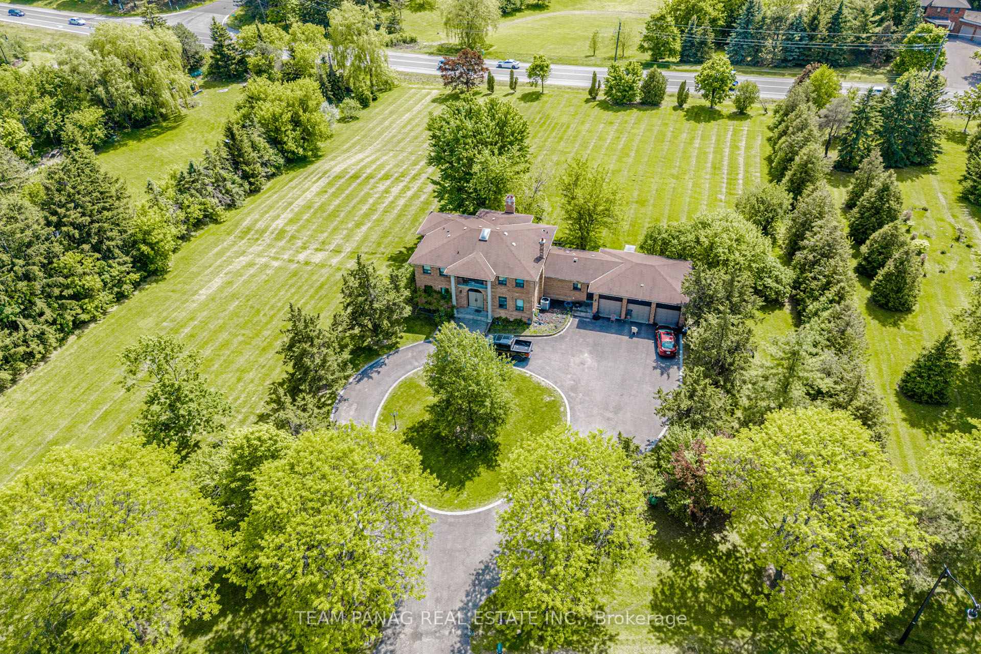 Photo 4 of 4 Forestbrook Court, Brampton, Toronto Gore Rural Estate — HOMEH