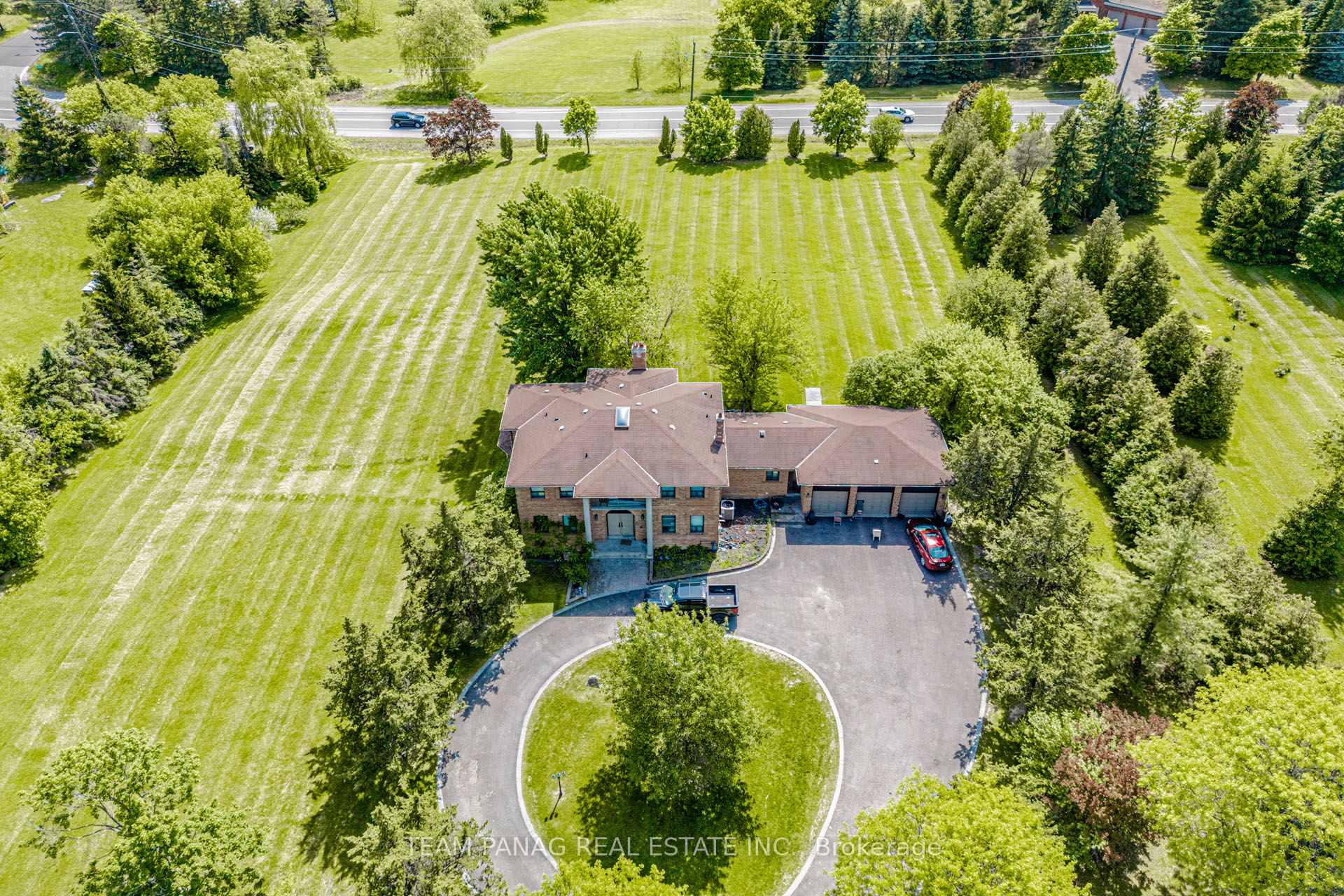 Photo 5 of 4 Forestbrook Court, Brampton, Toronto Gore Rural Estate — HOMEH