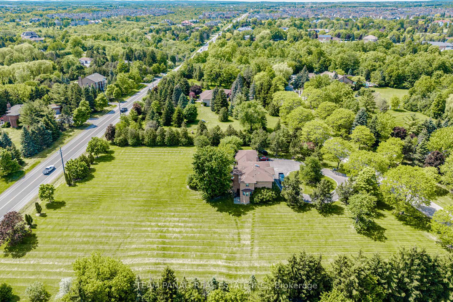 Photo 7 of 4 Forestbrook Court, Brampton, Toronto Gore Rural Estate — HOMEH