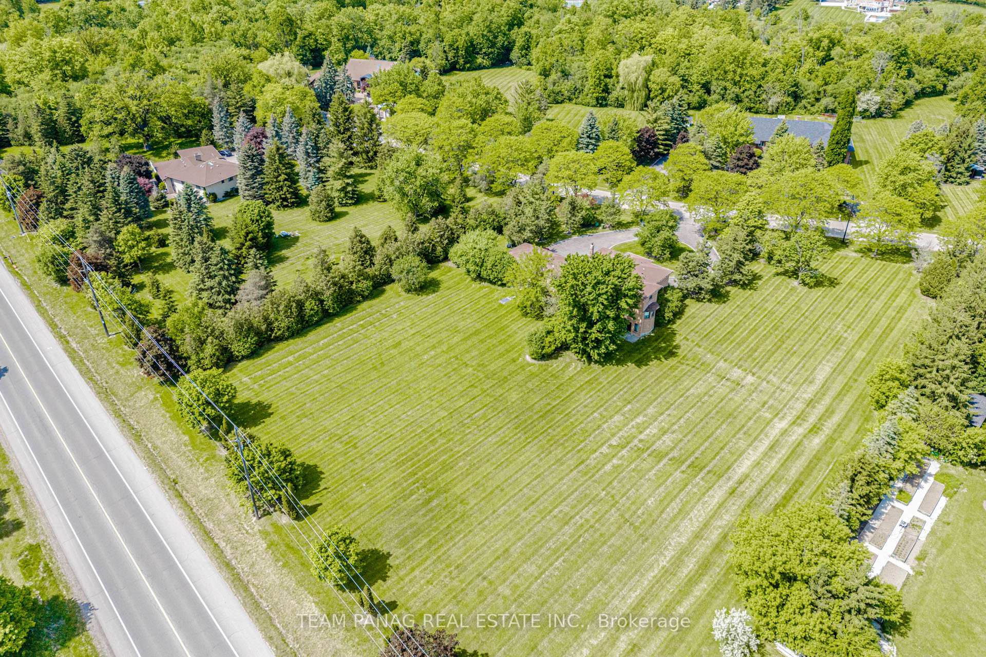 Photo 8 of 4 Forestbrook Court, Brampton, Toronto Gore Rural Estate — HOMEH