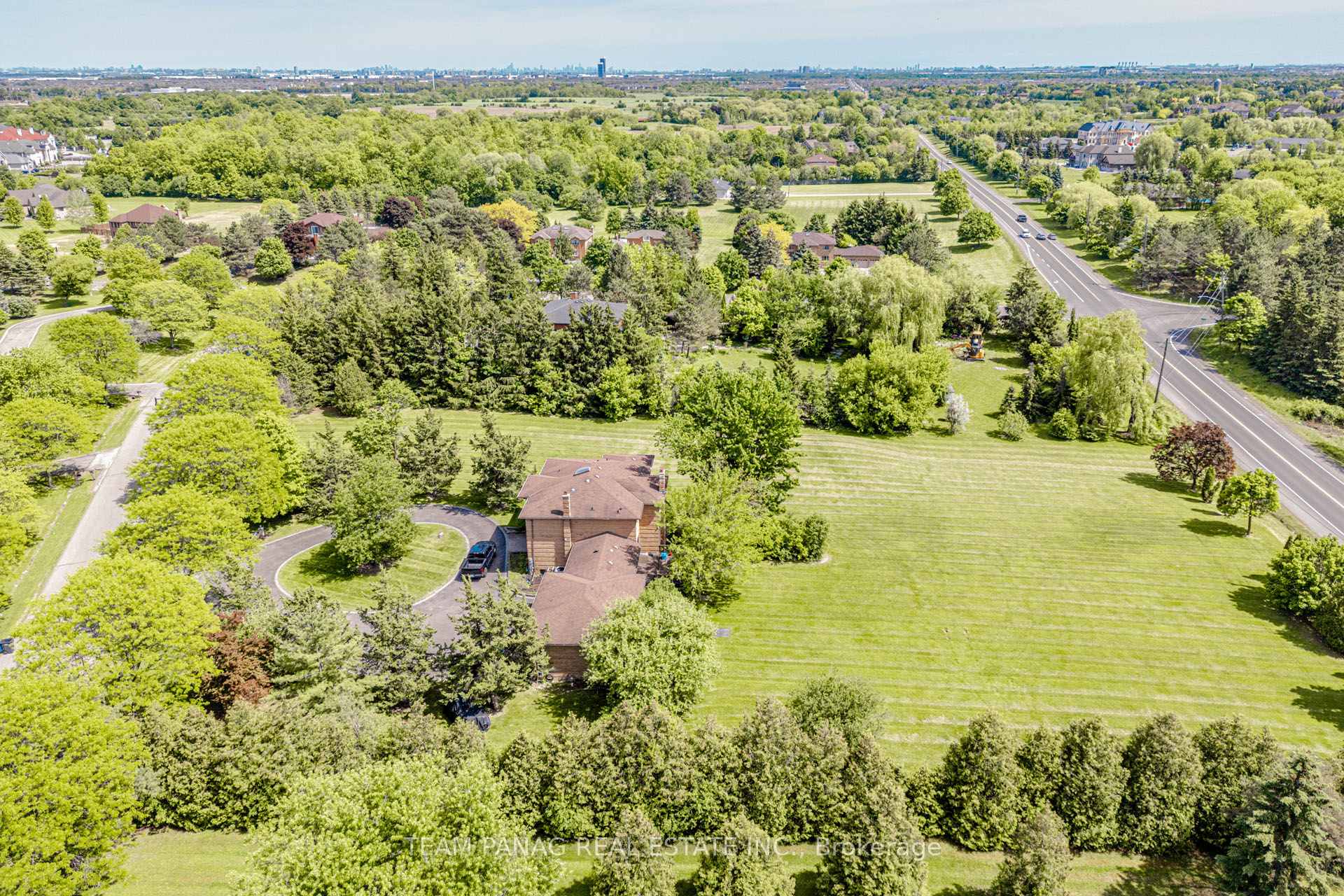 Photo 15 of 4 Forestbrook Court, Brampton, Toronto Gore Rural Estate — HOMEH