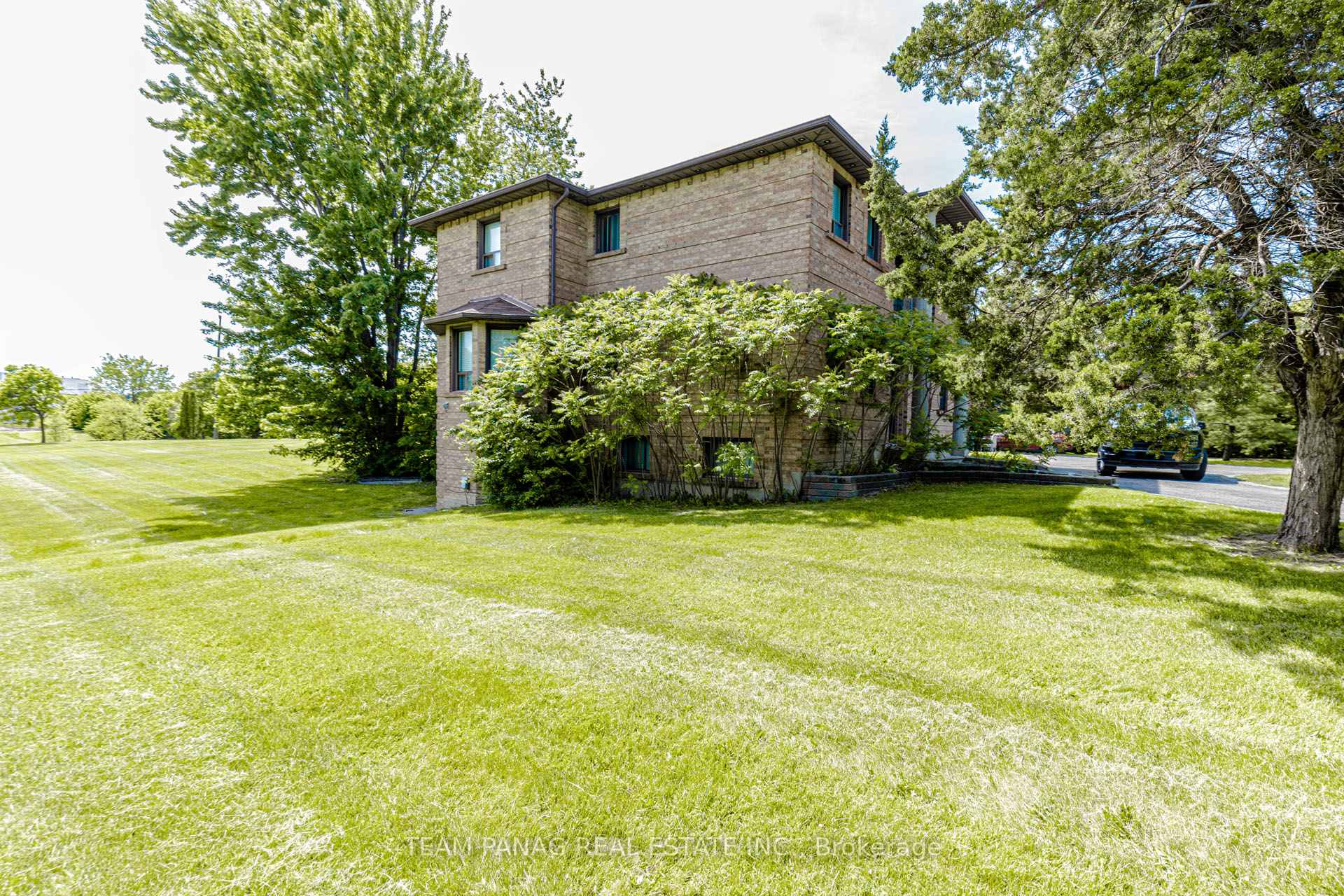 Photo 28 of 4 Forestbrook Court, Brampton, Toronto Gore Rural Estate — HOMEH