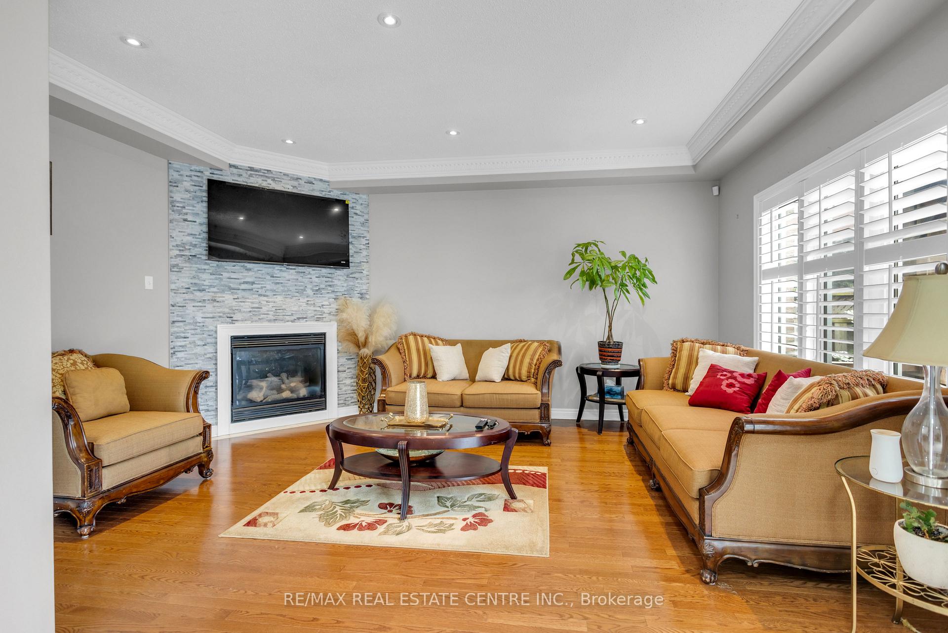 Photo 3 of 20 Sparhill Street, Brampton, Sandringham-Wellington — HOMEH