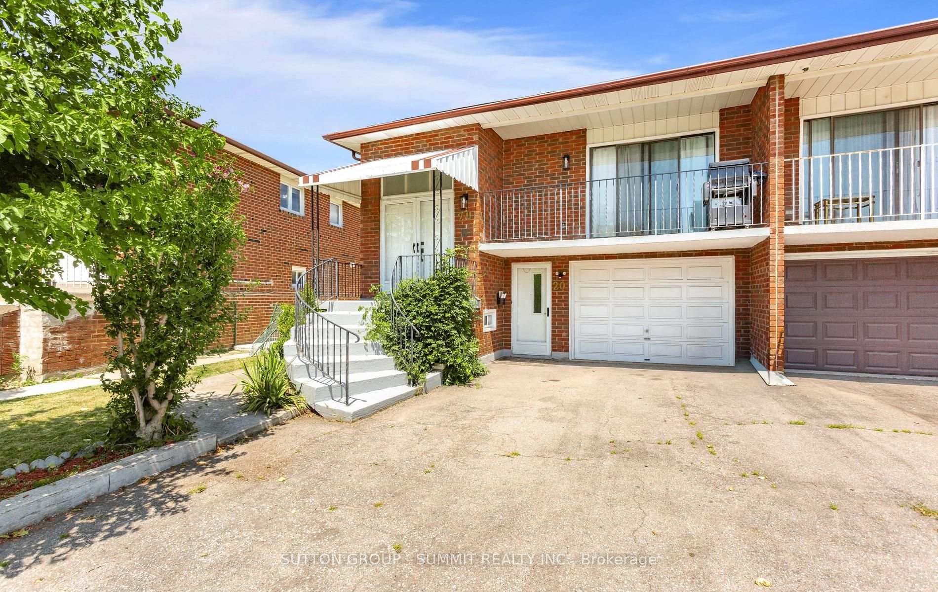 Photo 3 of 20 Sawmill Road, North York, Glenfield-Jane Heights — HOMEH