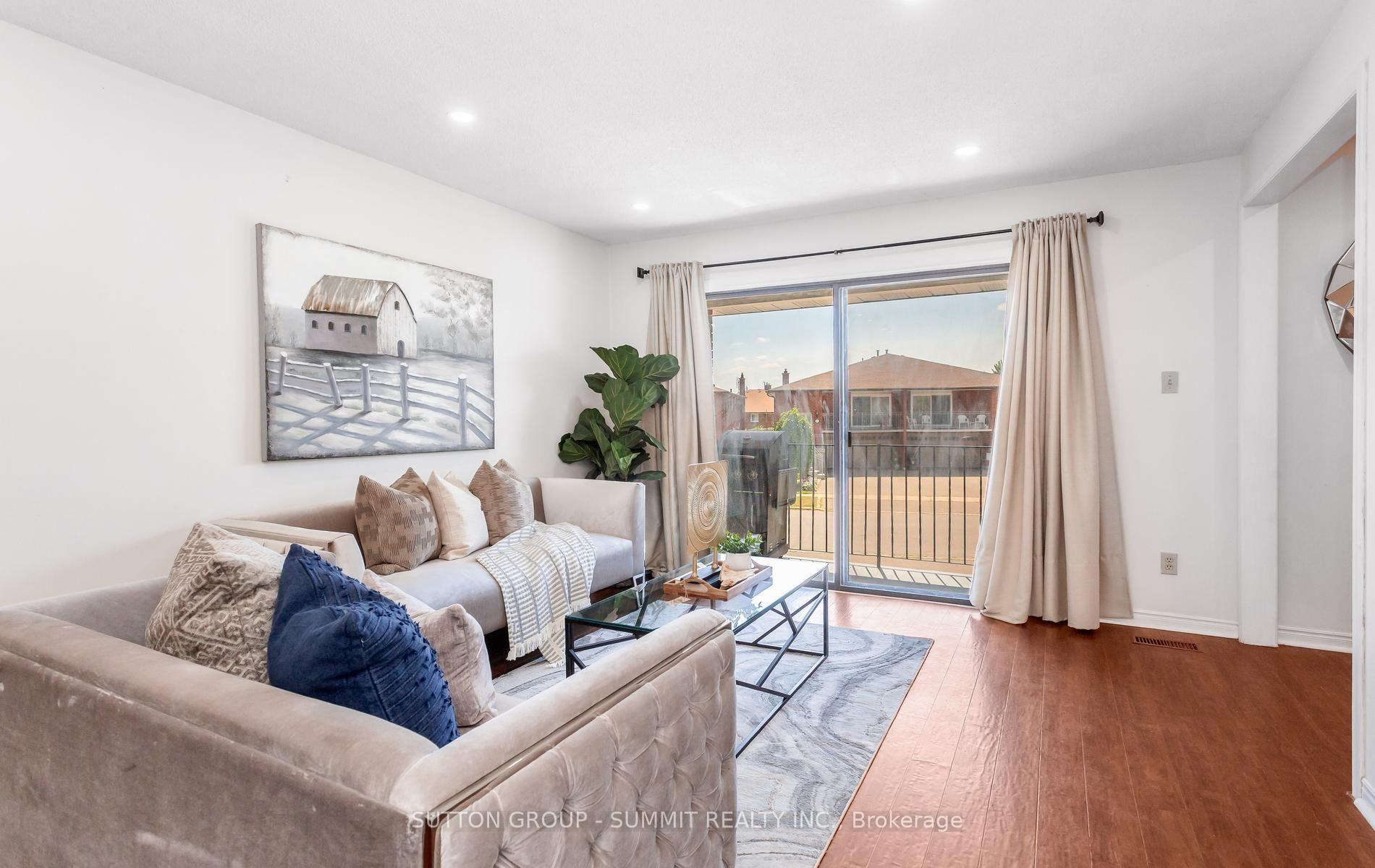 Photo 8 of 20 Sawmill Road, North York, Glenfield-Jane Heights — HOMEH
