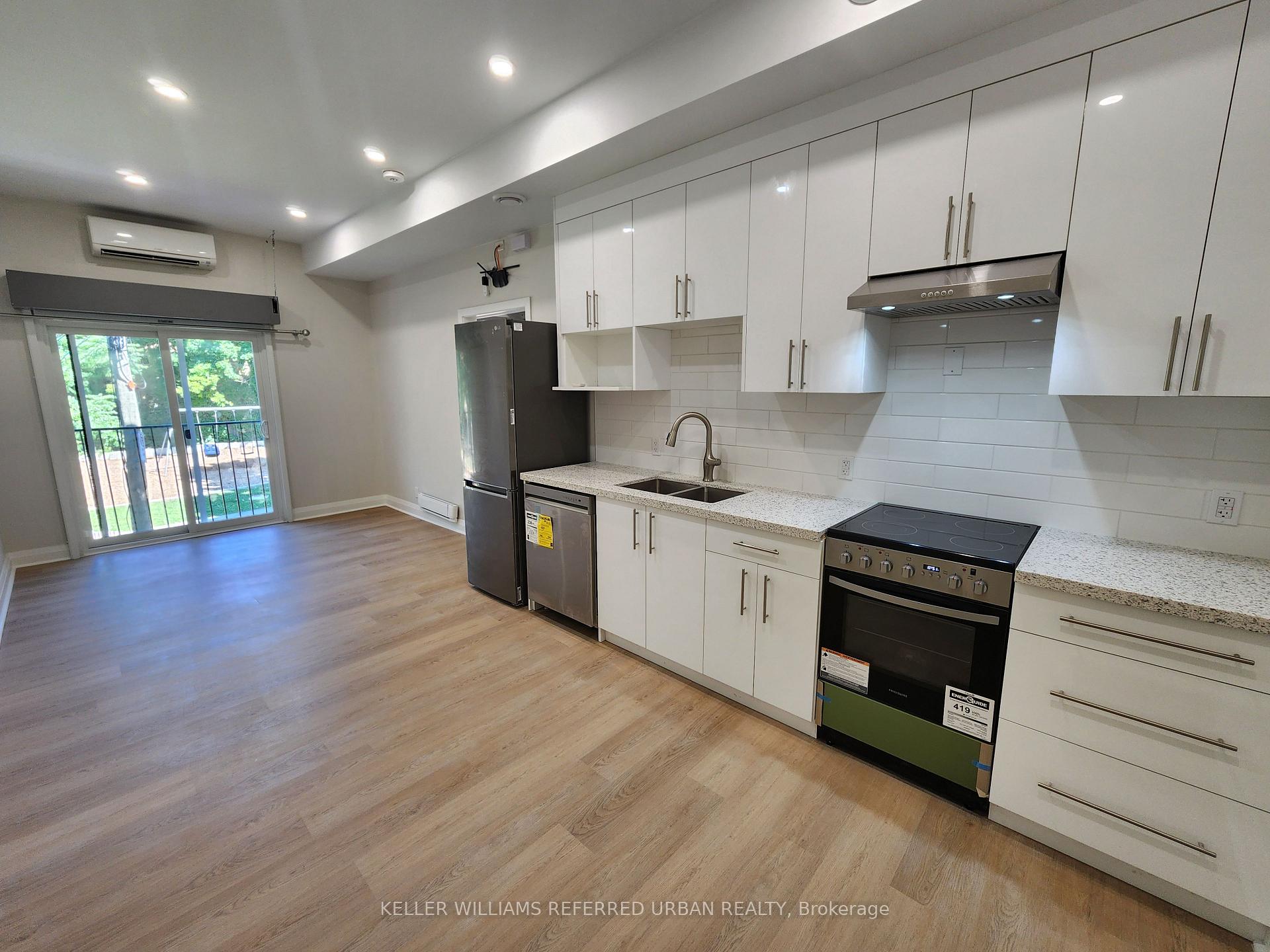 Front of Unit 4, 998 Bloor Street W