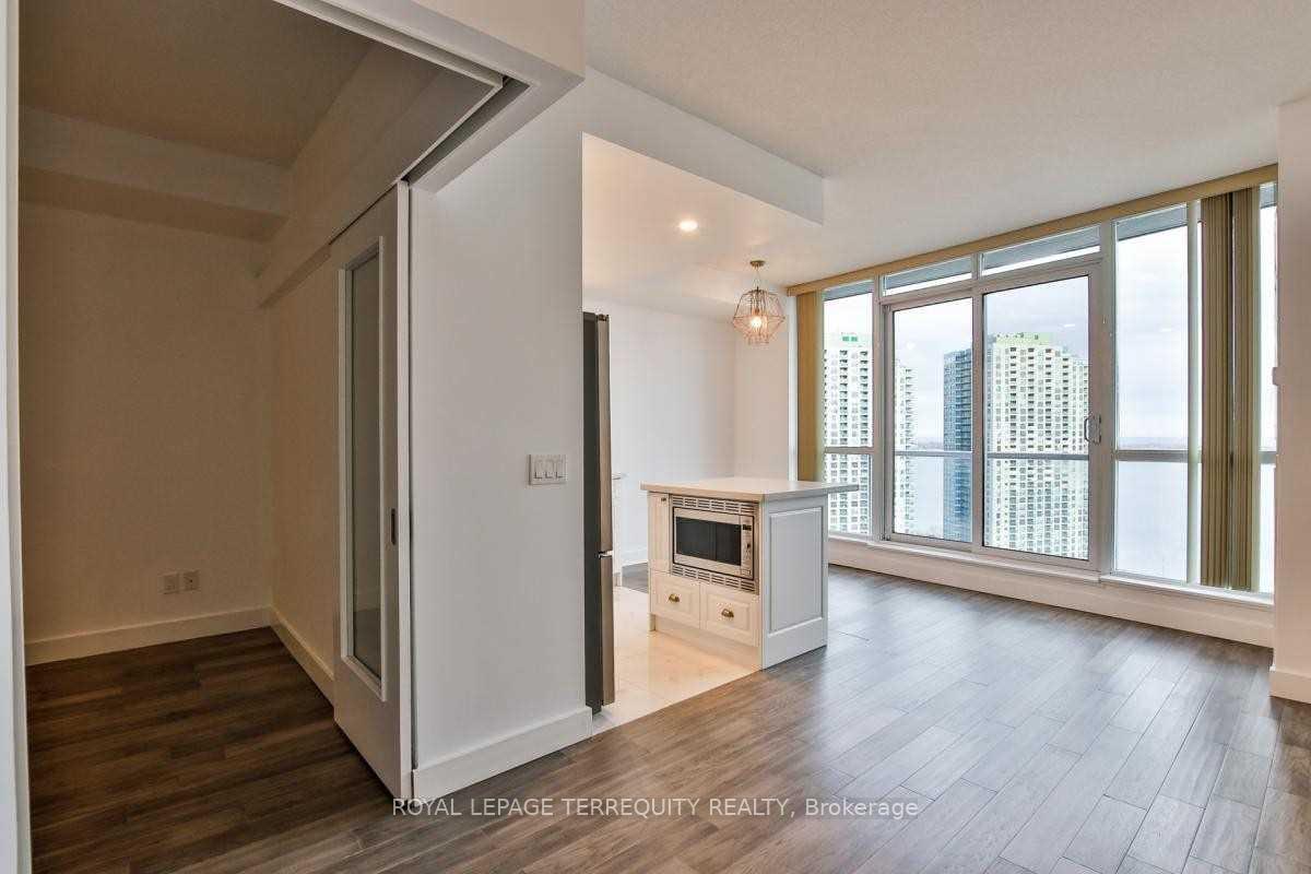 Photo 4 of Unit 2605, 218 Queens Quay W, Toronto, Waterfront Communities — HOMEH