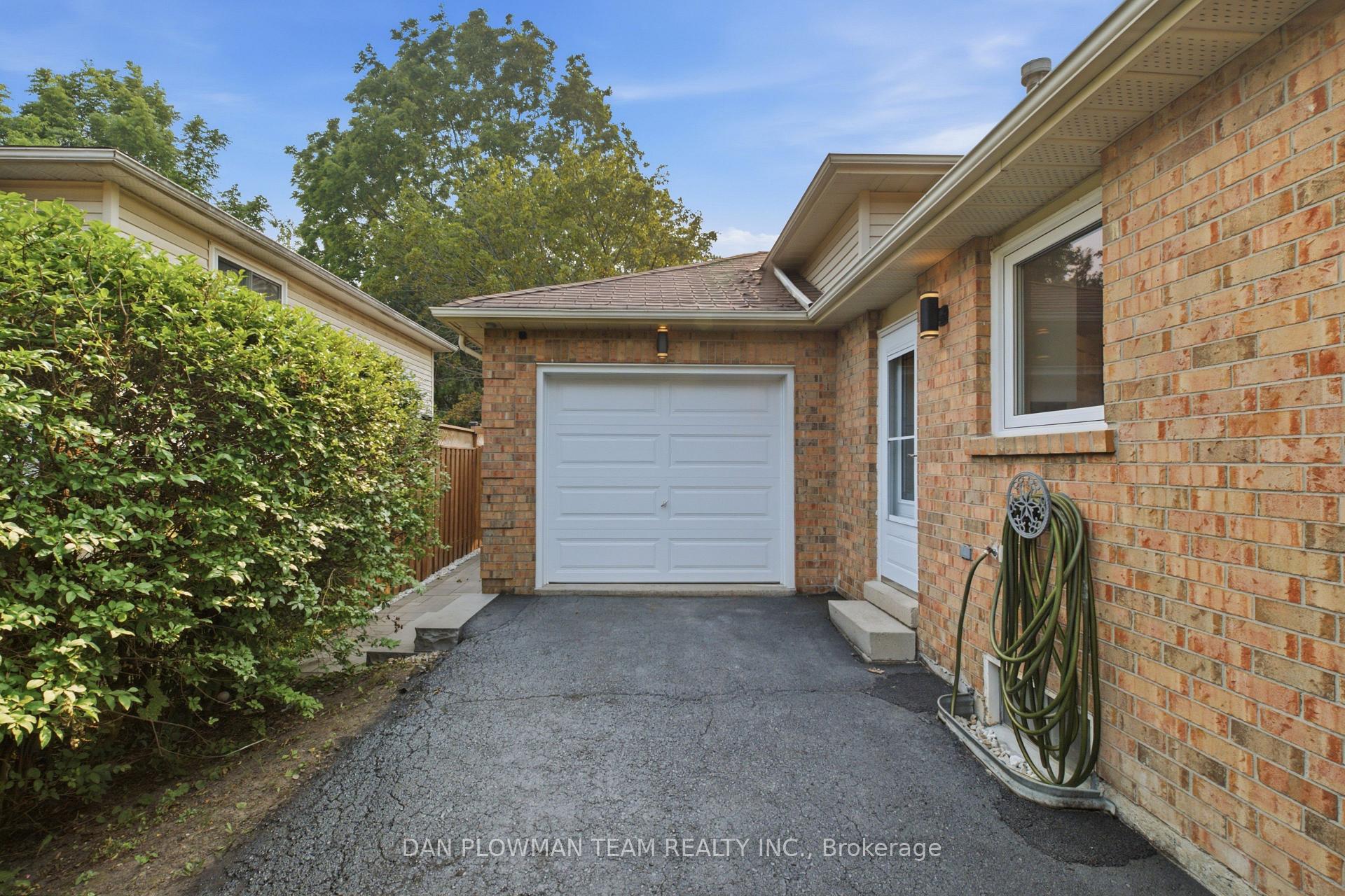 Photo 3 of 71 Prout Drive, Clarington, Bowmanville — HOMEH