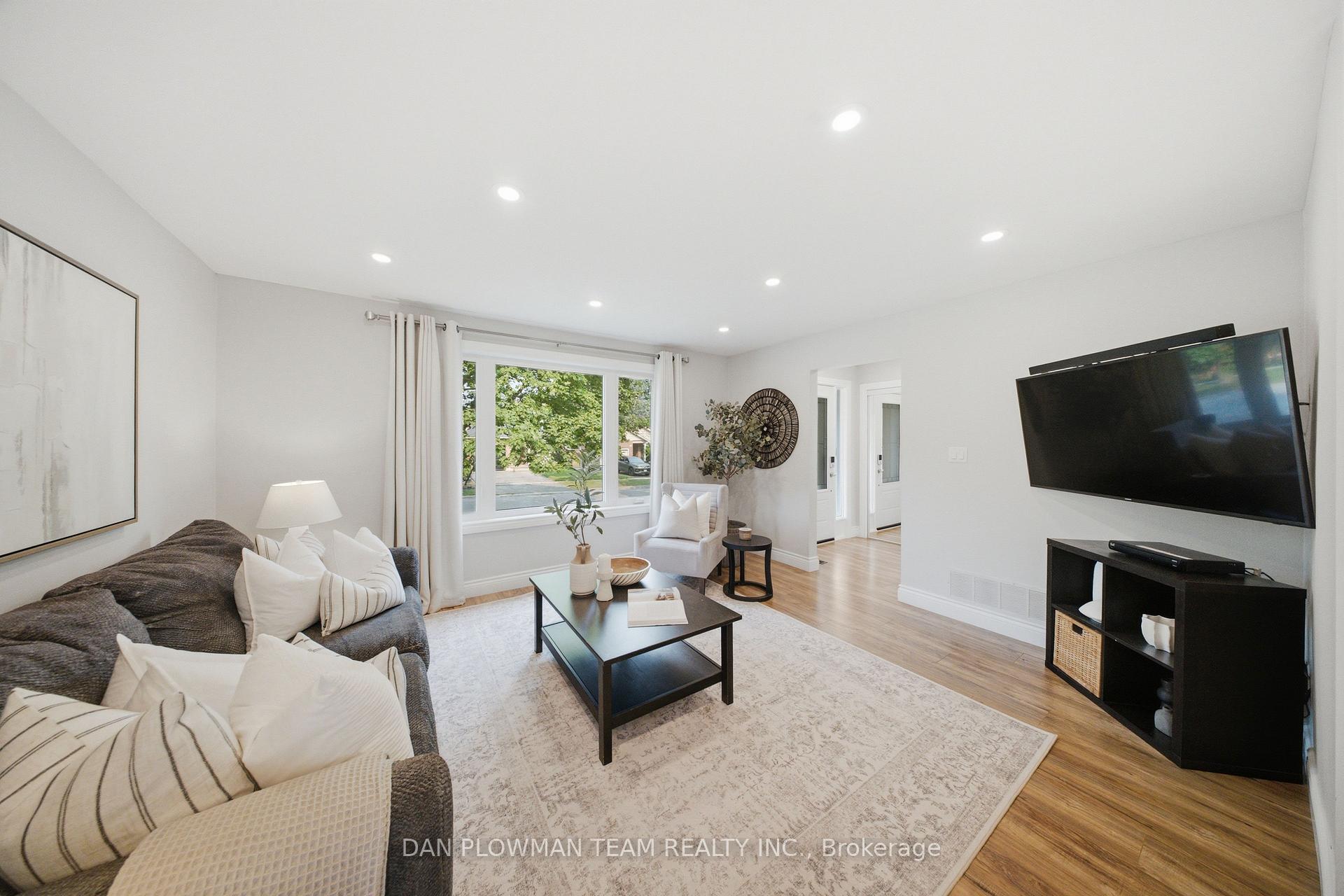 Photo 6 of 71 Prout Drive, Clarington, Bowmanville — HOMEH