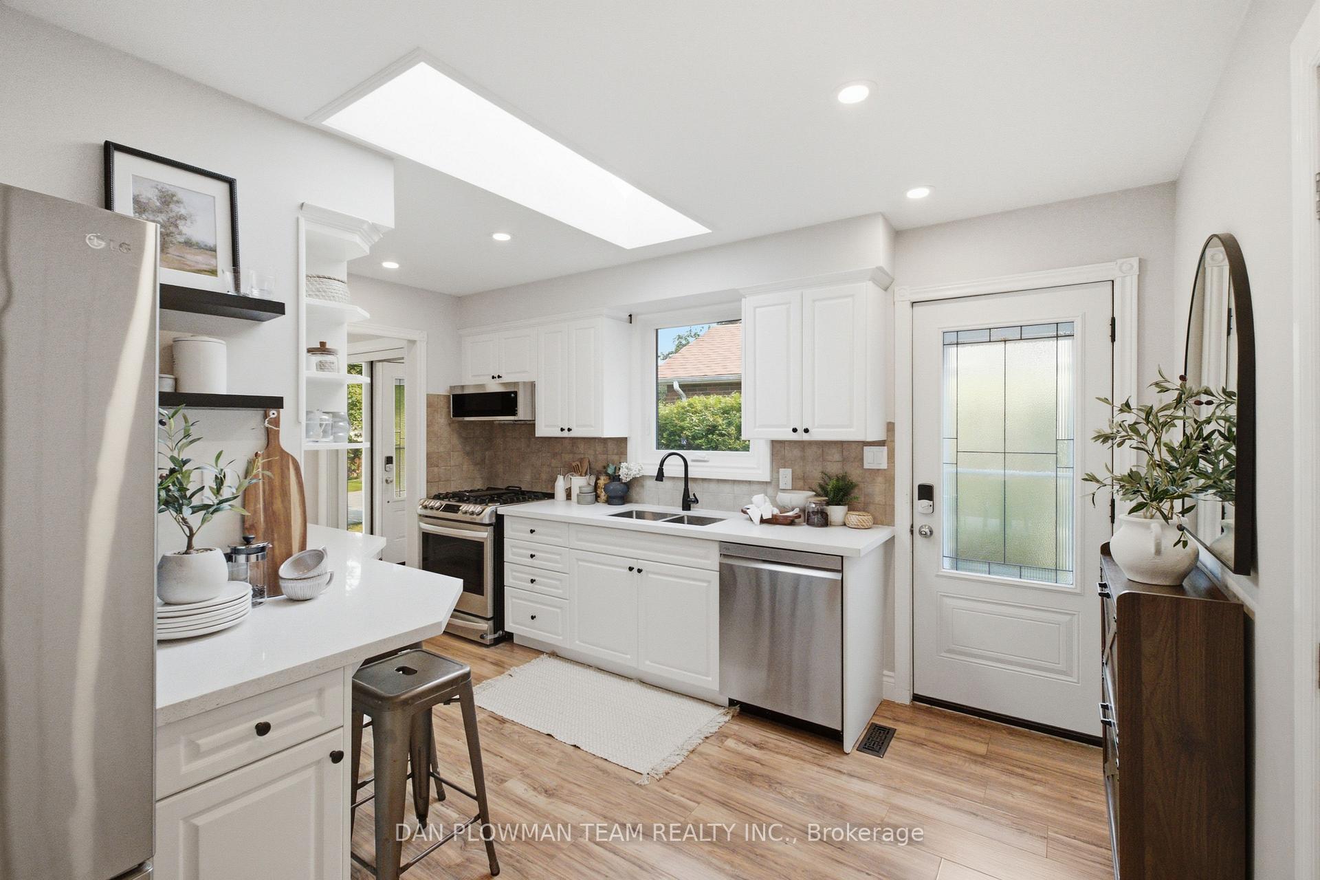 Photo 9 of 71 Prout Drive, Clarington, Bowmanville — HOMEH