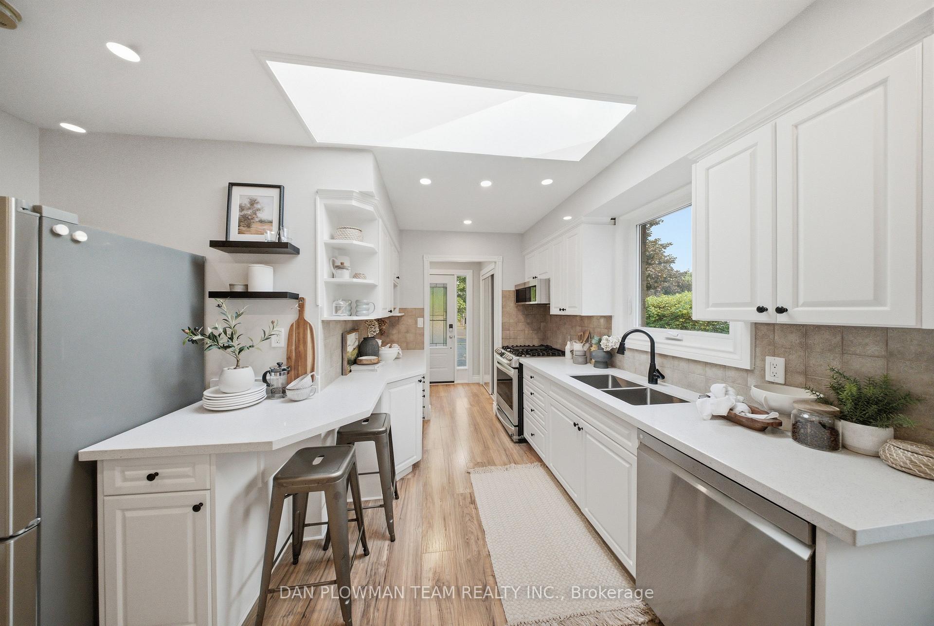 Photo 10 of 71 Prout Drive, Clarington, Bowmanville — HOMEH
