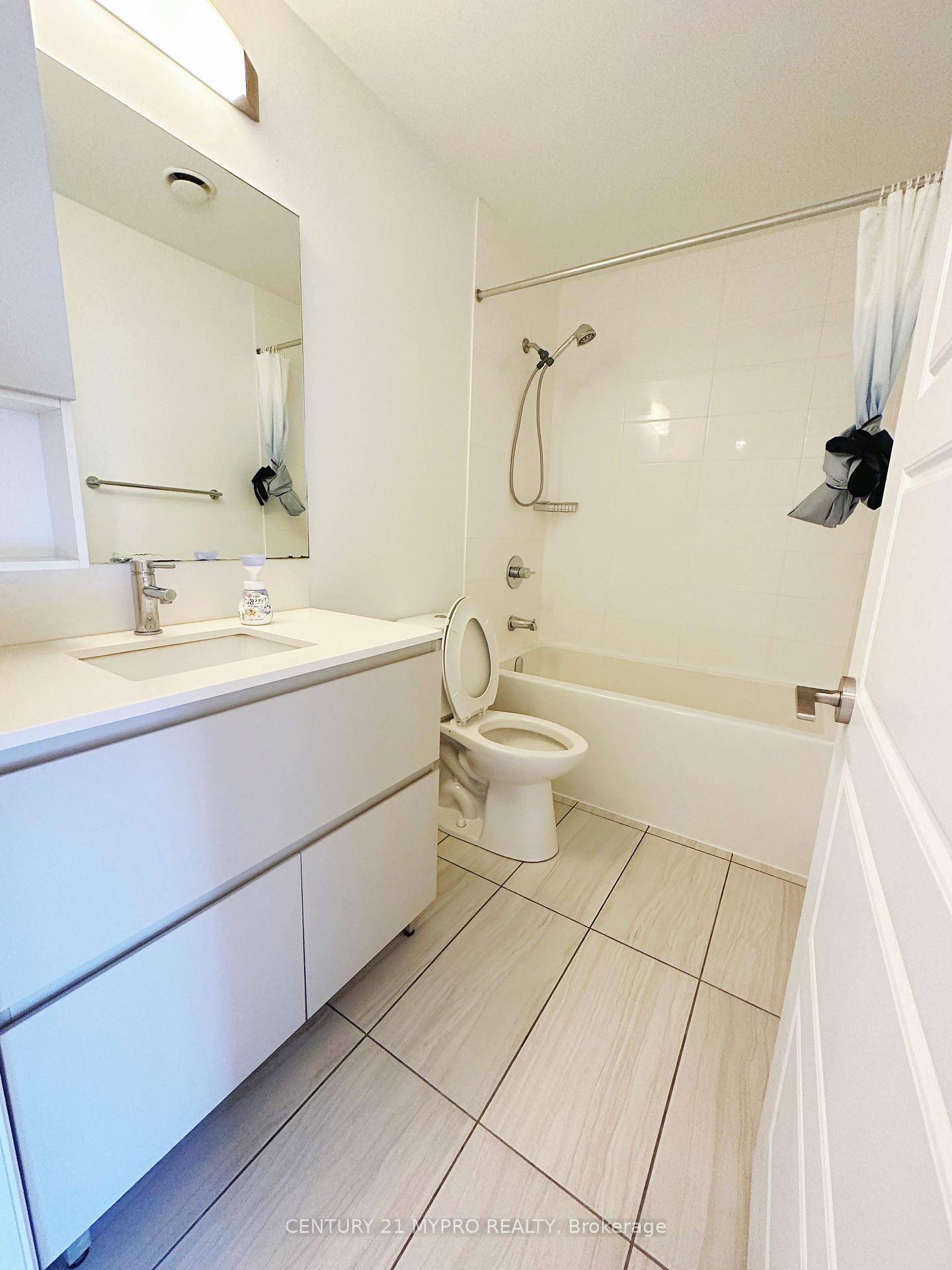 Photo 6 of Unit 725, 25 Water Walk Drive, Markham, Unionville — HOMEH