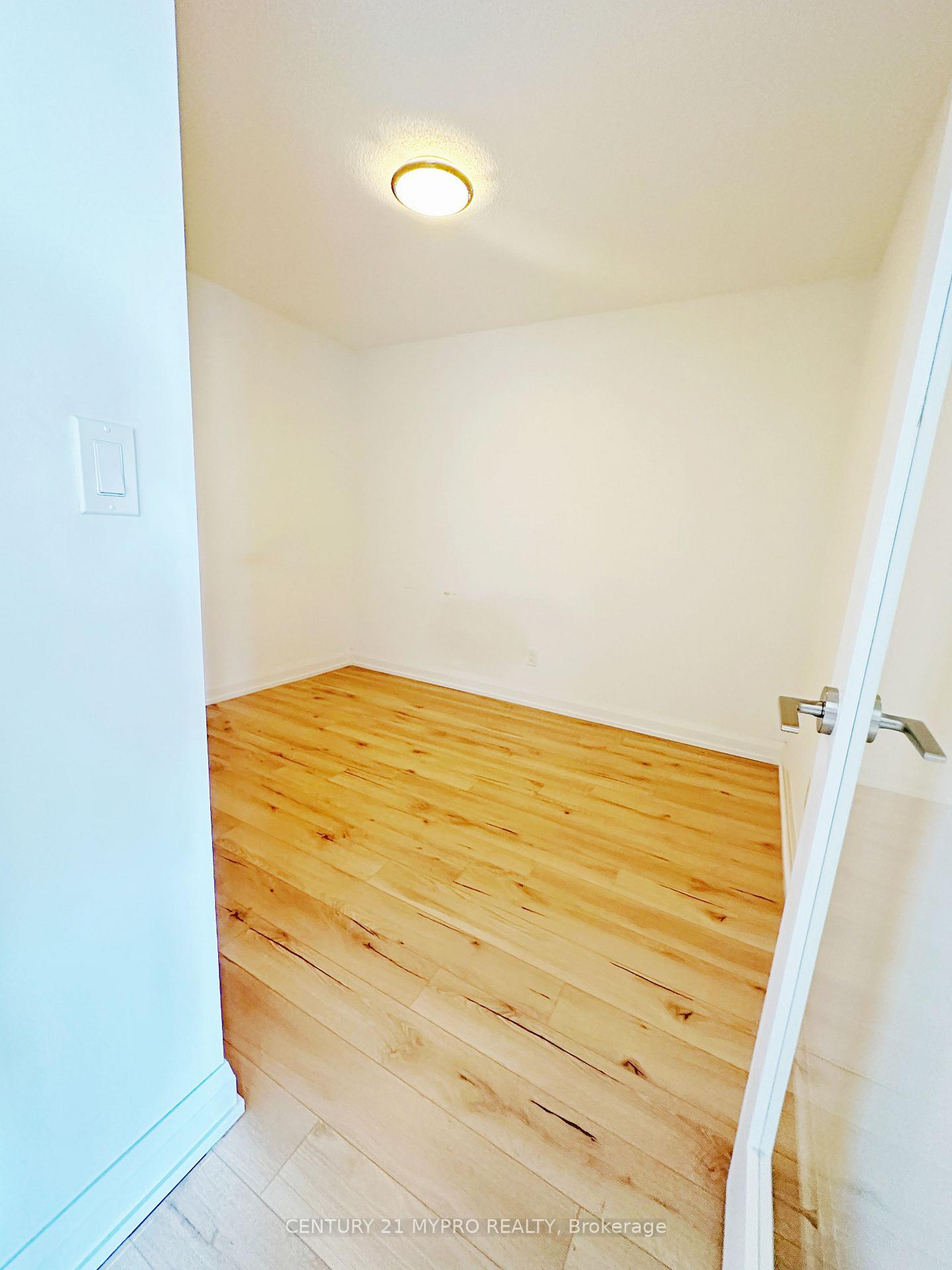 Photo 7 of Unit 725, 25 Water Walk Drive, Markham, Unionville — HOMEH