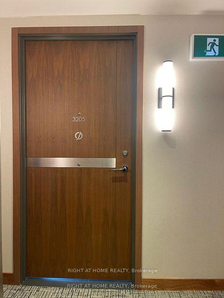Photo 4 of Unit 3205, 19 Bathurst Street, Toronto, Waterfront Communities — HOMEH