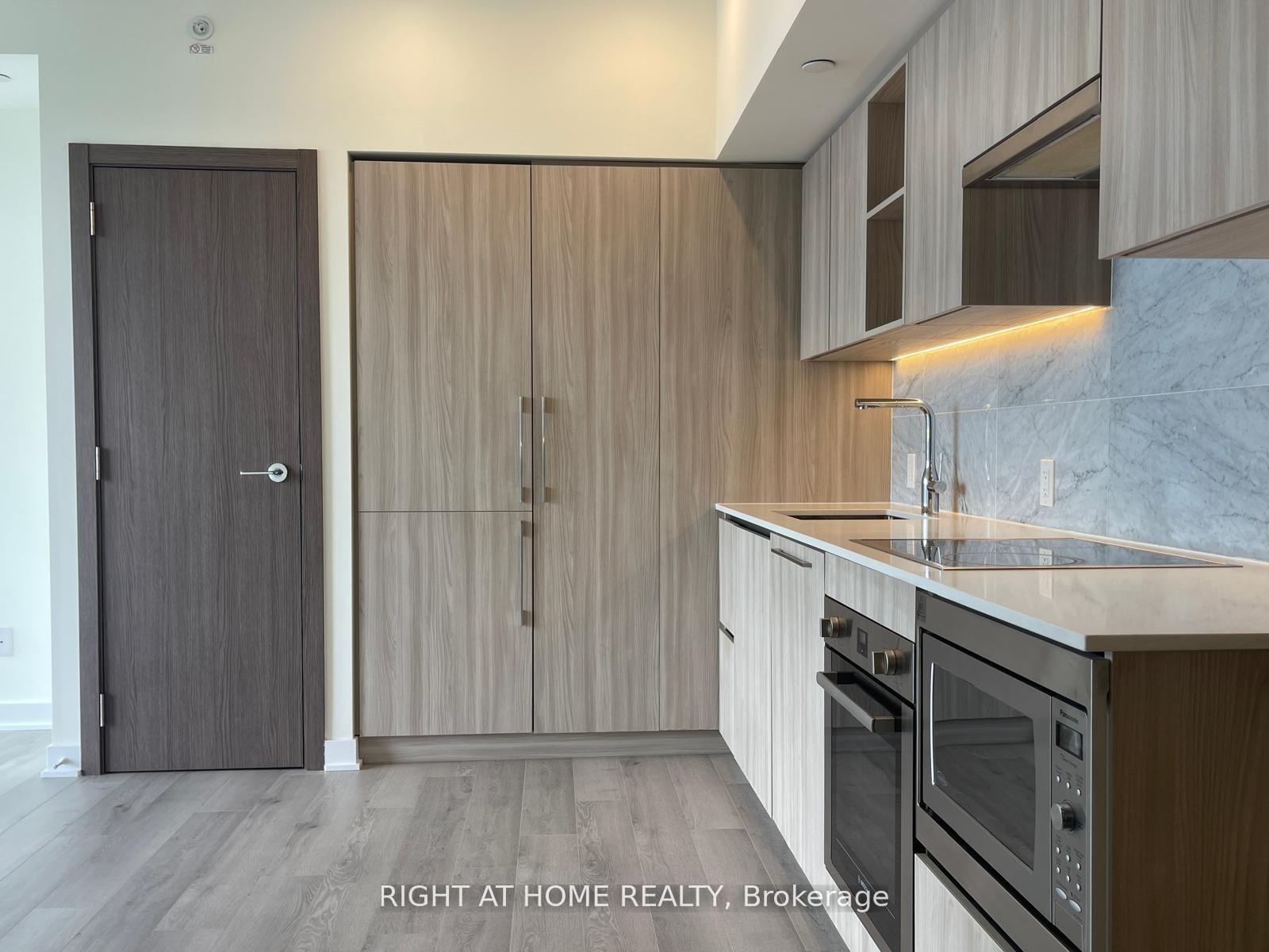 Photo 6 of Unit 3205, 19 Bathurst Street, Toronto, Waterfront Communities — HOMEH