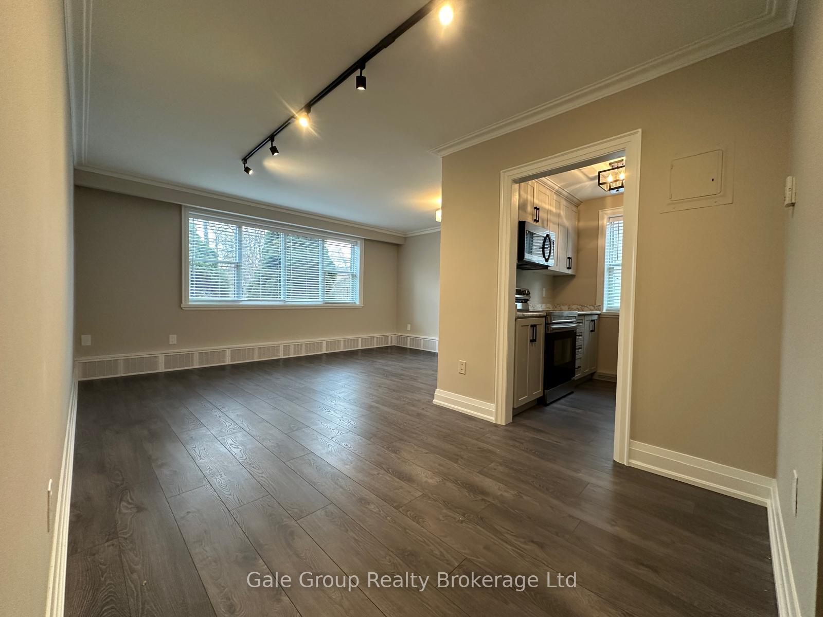 Photo 1 of Unit Unit 2, 27 Paisley Boulevard, Mississauga, Cooksville — HOMEH