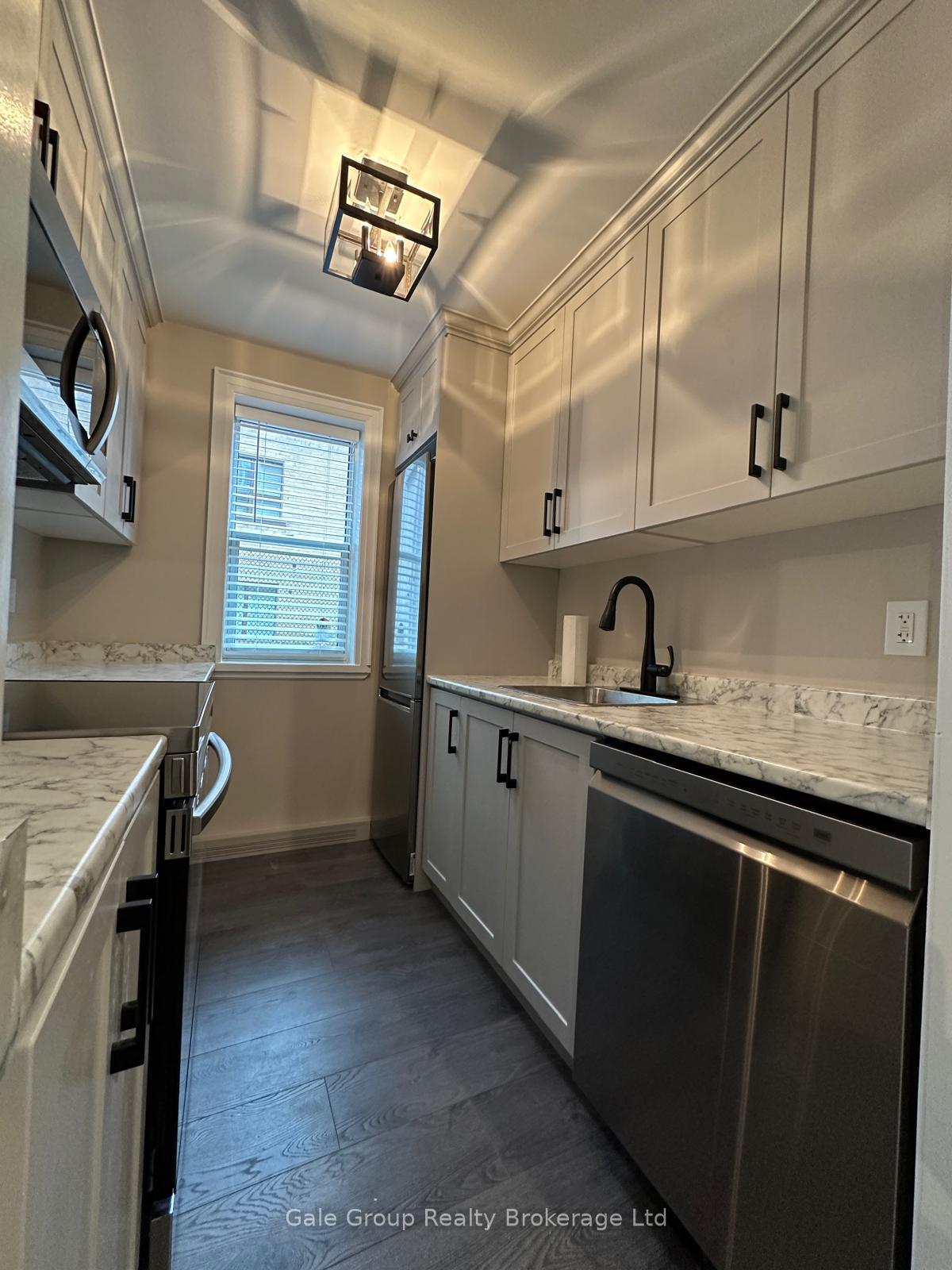 Photo 2 of Unit Unit 2, 27 Paisley Boulevard, Mississauga, Cooksville — HOMEH