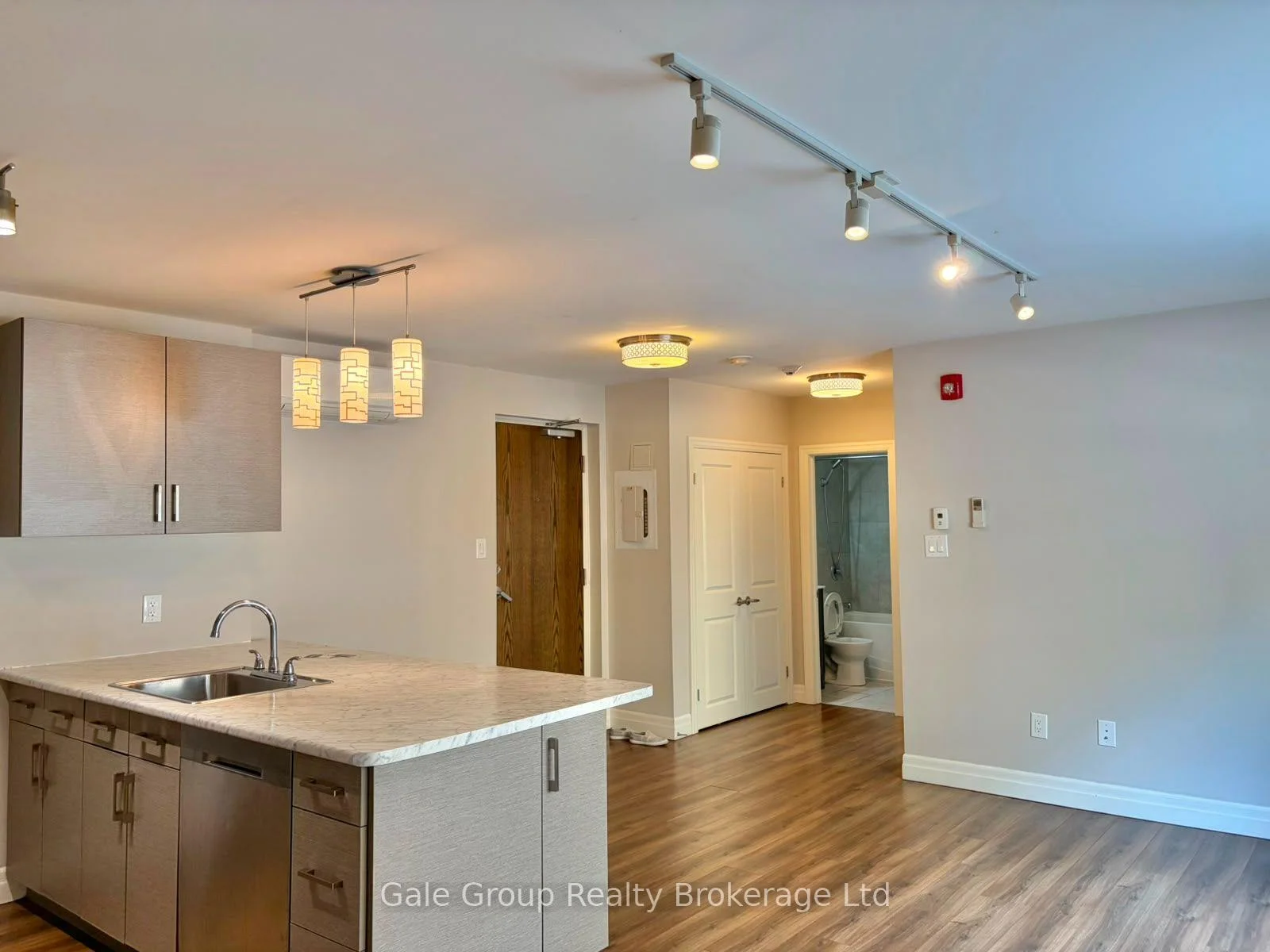 Photo 11 of Unit 102, 5 Paisley Boulevard E, Mississauga, Cooksville — HOMEH