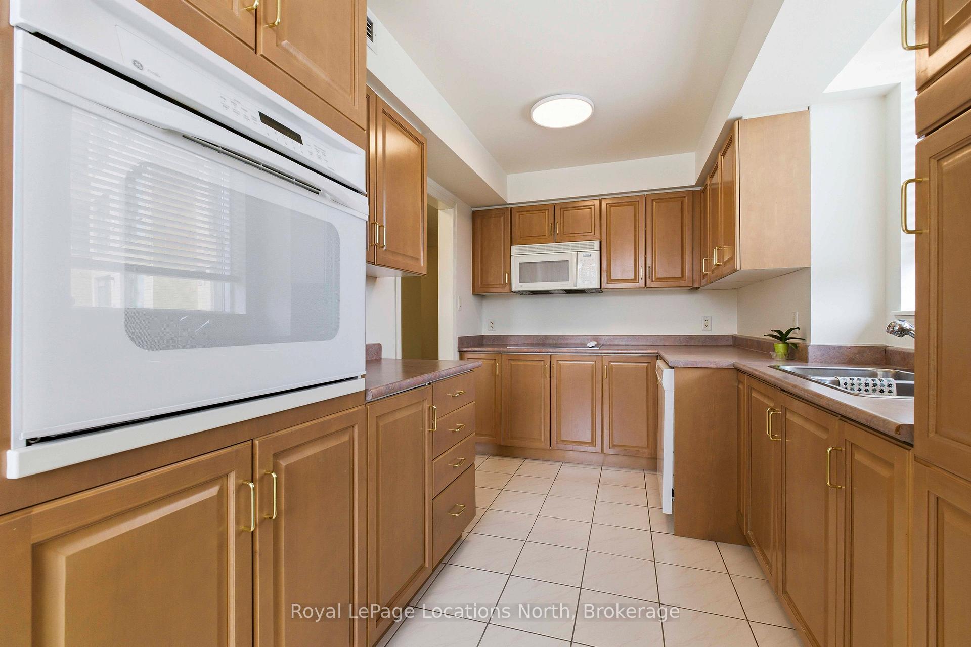 Photo 13 of Unit 213, 4 Briar Hill Heights, New Tecumseth, Rural New Tecumseth — HOMEH