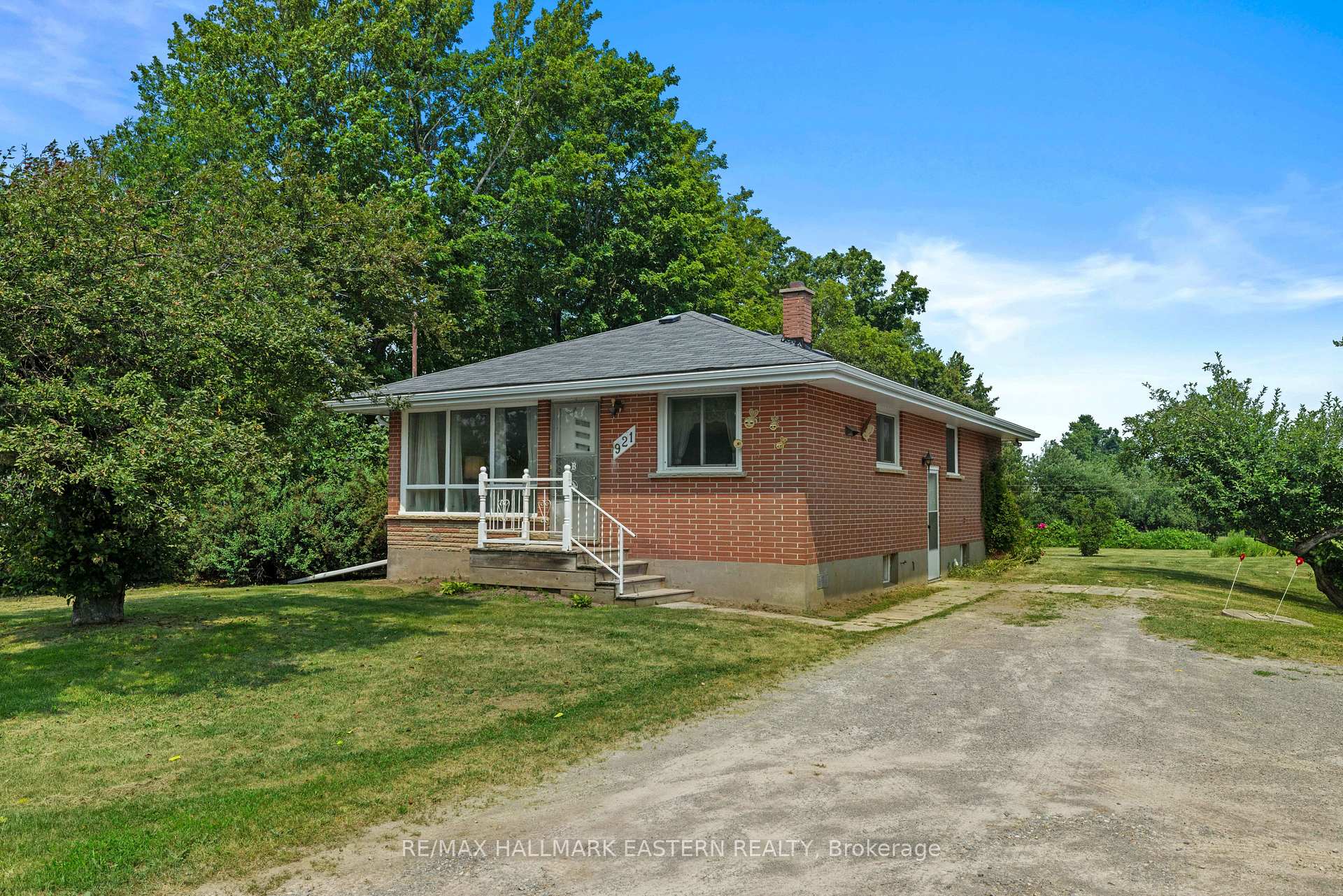 Photo of 921 Robinson Road