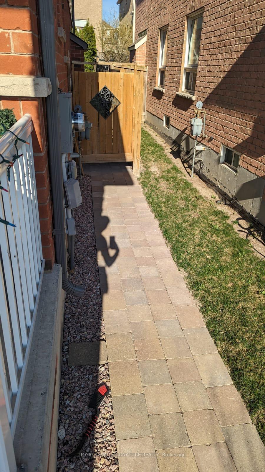 Photo 3 of 1607 Rockaway Street, Oshawa, Taunton — HOMEH