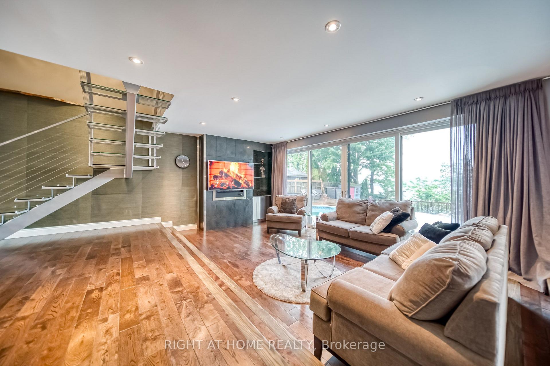 Photo 11 of 44 Royal Henley Boulevard, St. Catharines, Martindale Pond — HOMEH