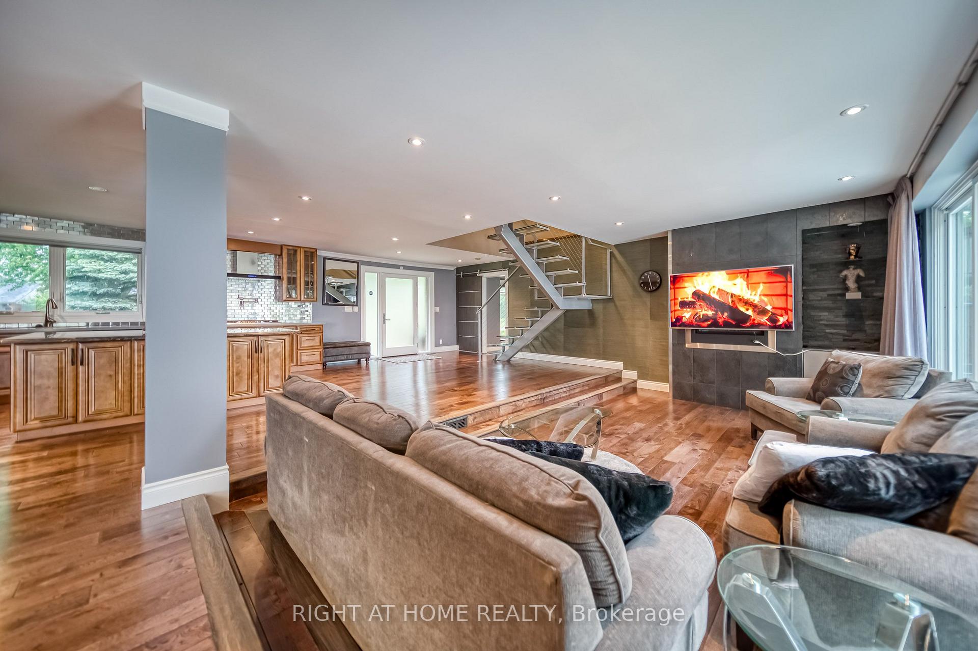 Photo 22 of 44 Royal Henley Boulevard, St. Catharines, Martindale Pond — HOMEH