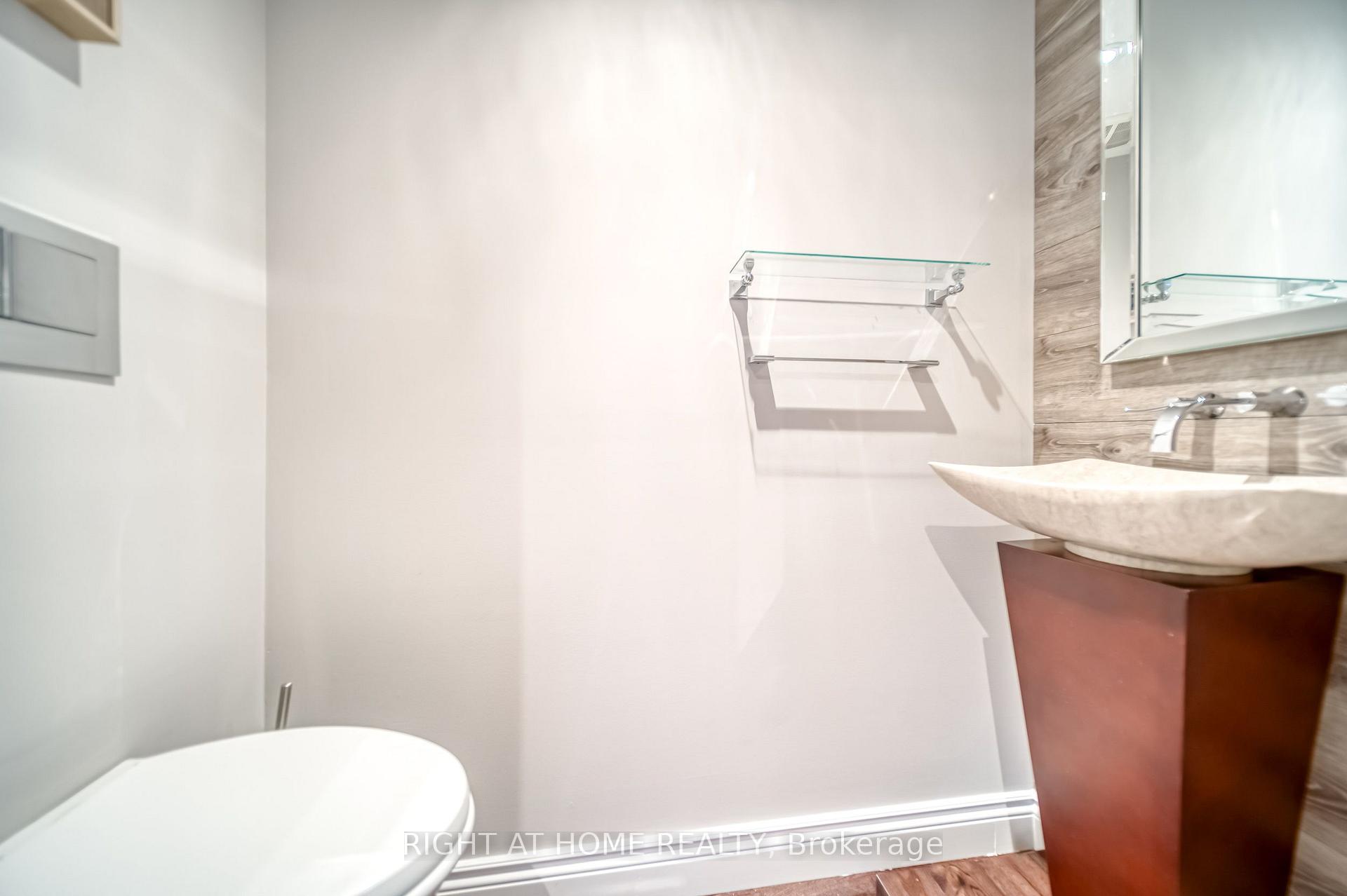 Photo 25 of 44 Royal Henley Boulevard, St. Catharines, Martindale Pond — HOMEH