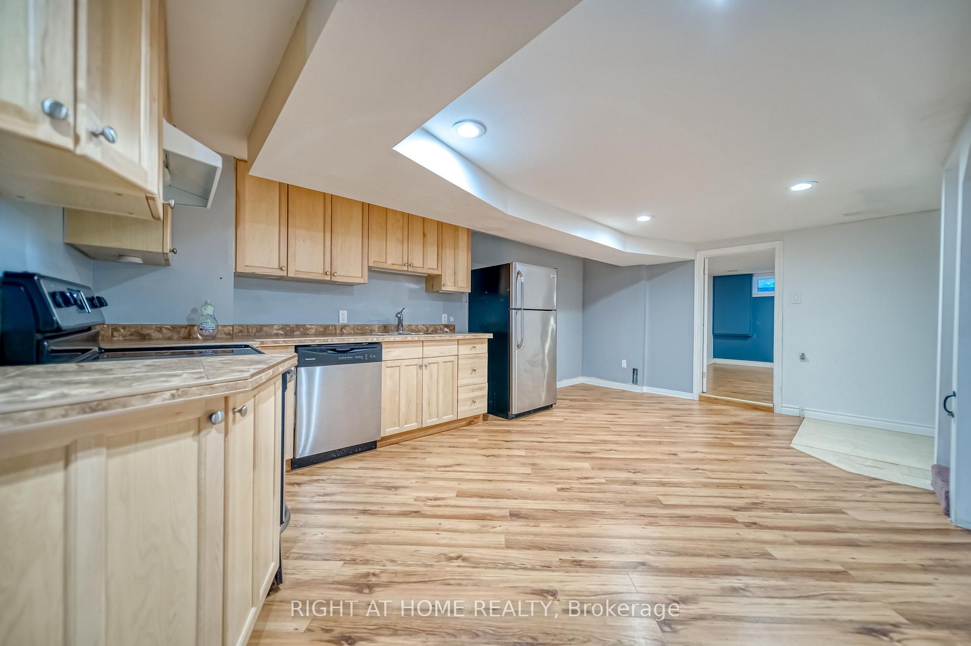 Photo 35 of 44 Royal Henley Boulevard, St. Catharines, Martindale Pond — HOMEH