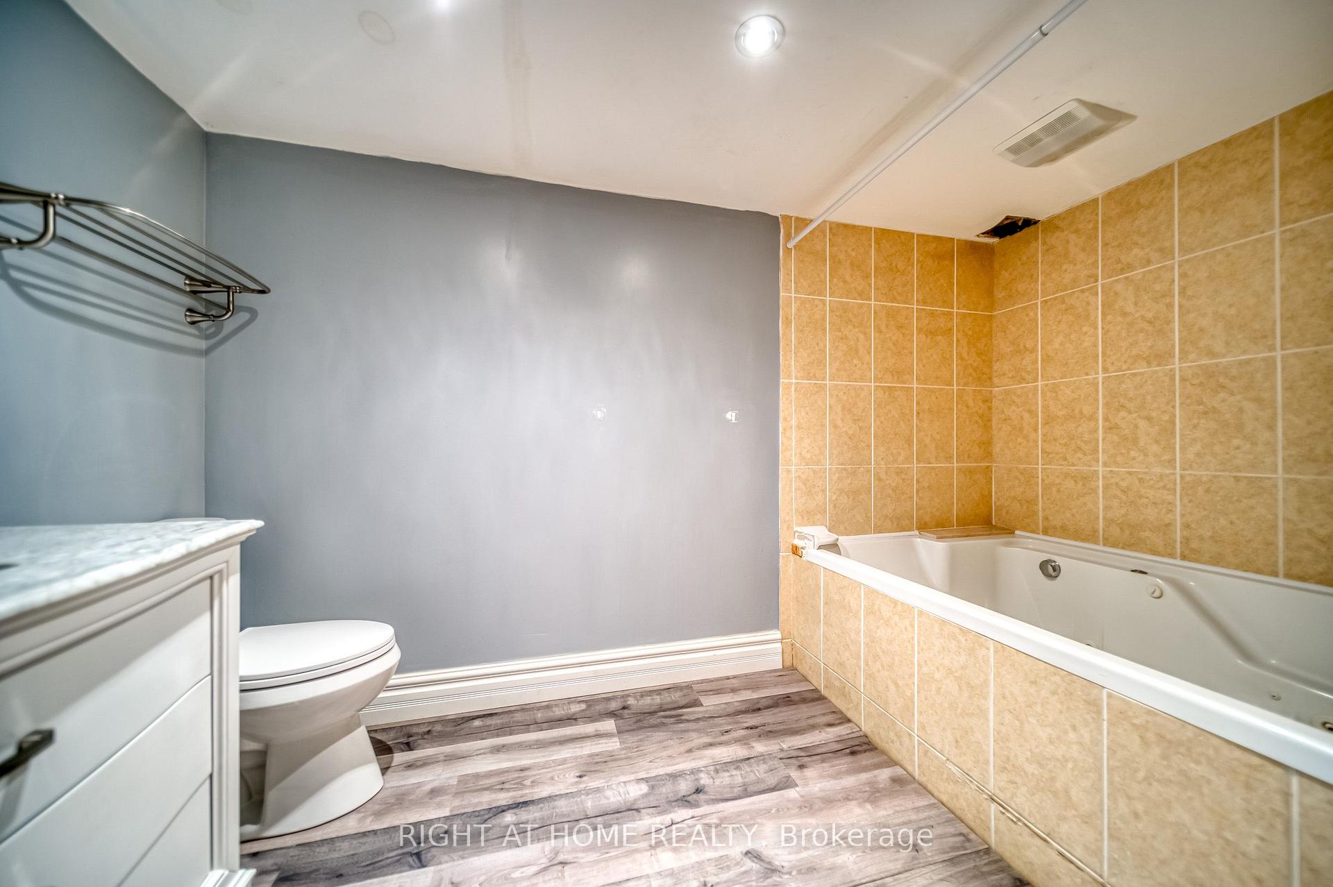 Photo 36 of 44 Royal Henley Boulevard, St. Catharines, Martindale Pond — HOMEH