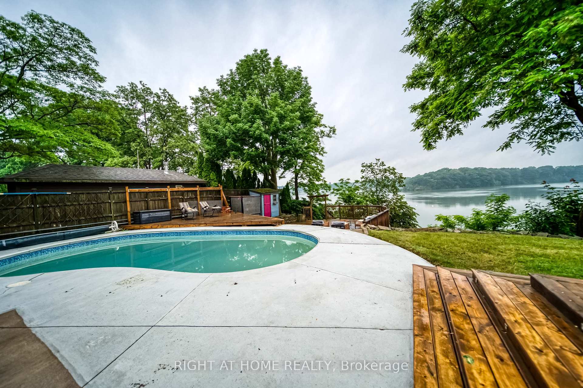 Photo 40 of 44 Royal Henley Boulevard, St. Catharines, Martindale Pond — HOMEH