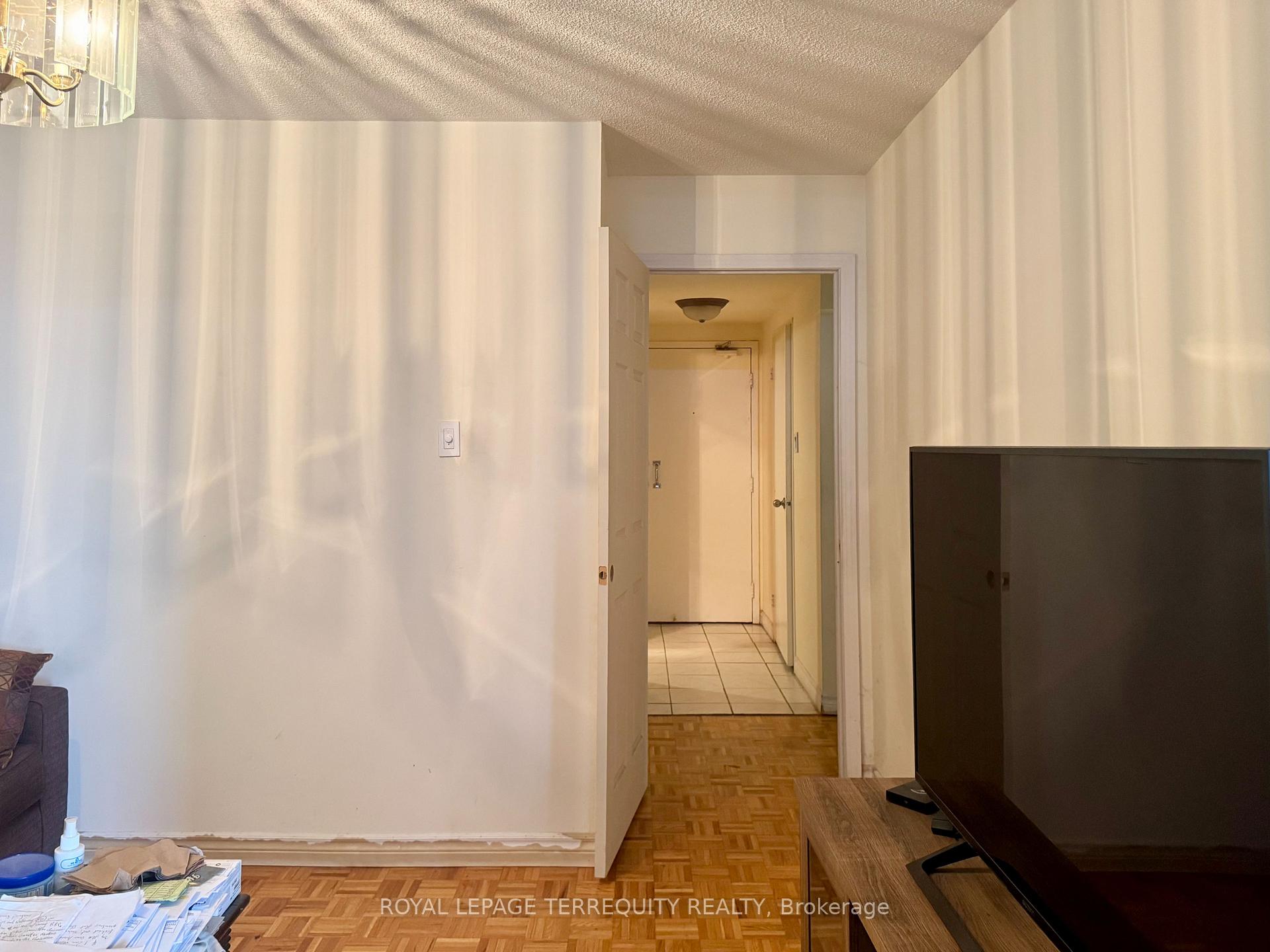 Photo 12 of Unit 605, 40 Panorama Court, Etobicoke, Mount Olive-Silverstone-Jamestown — HOMEH