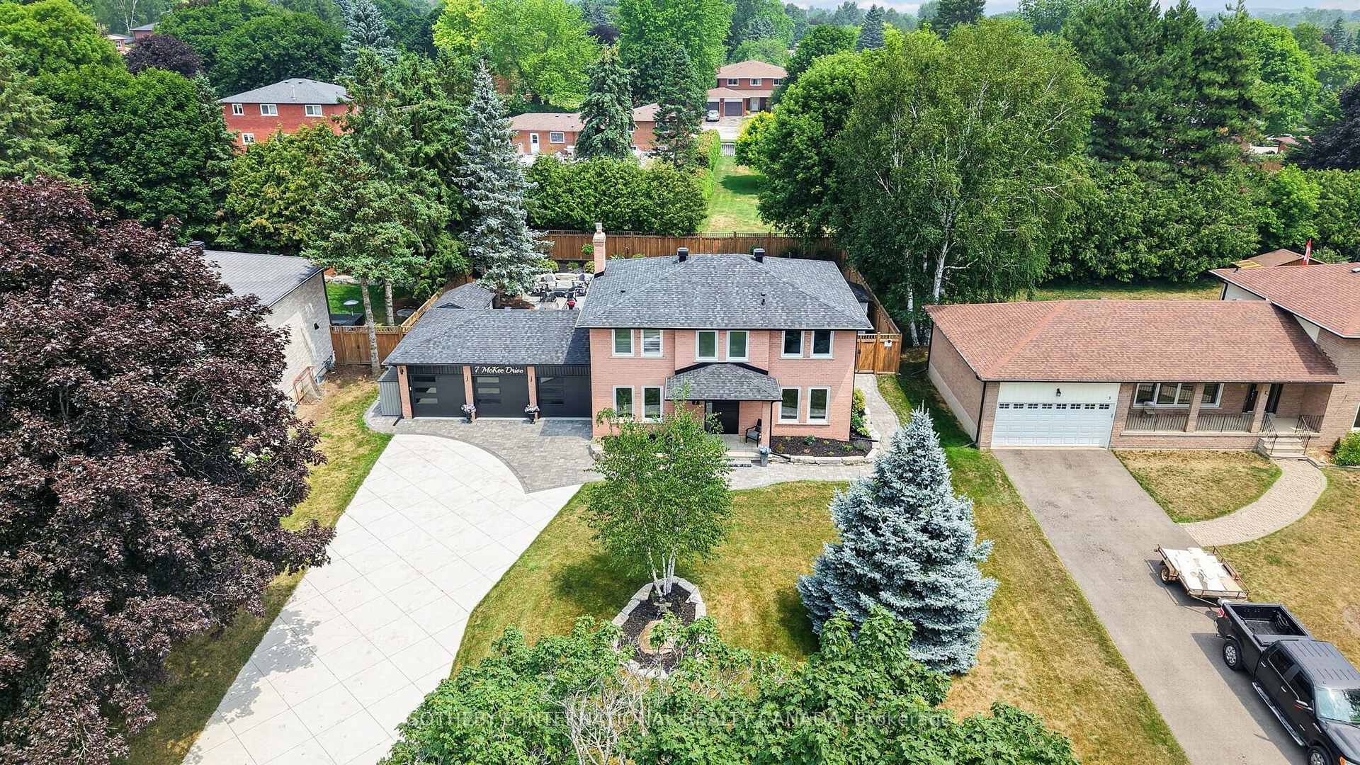 Photo 2 of 7 McKee Drive, Caledon, Caledon East — HOMEH