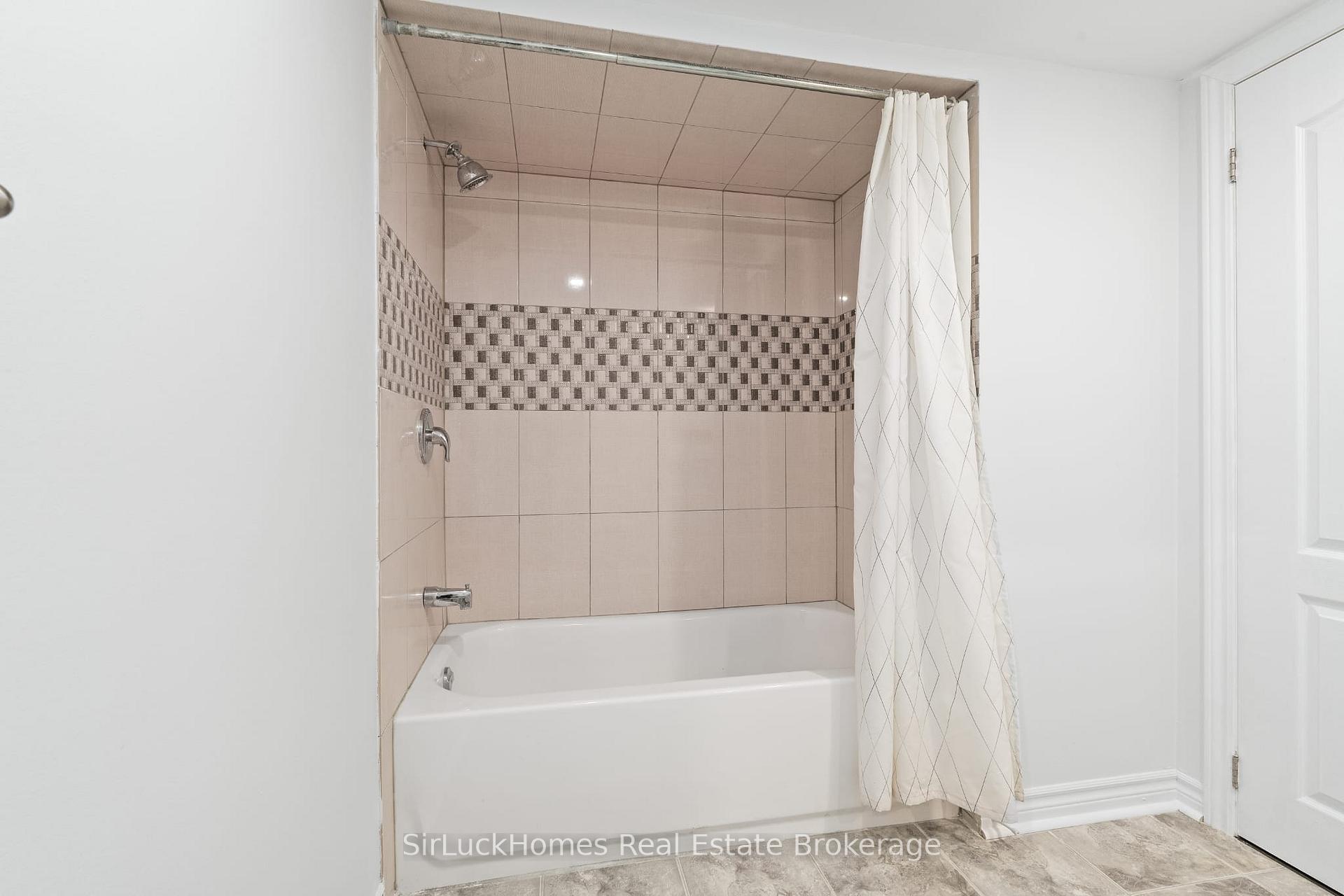 Photo 12 of 90 Mountainview Road S, Halton Hills, Georgetown — HOMEH