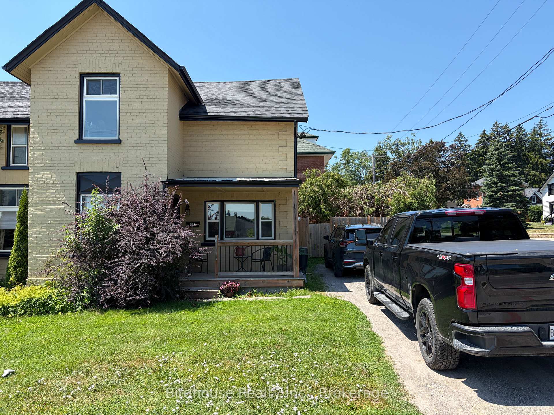 Front of 123 William Street N