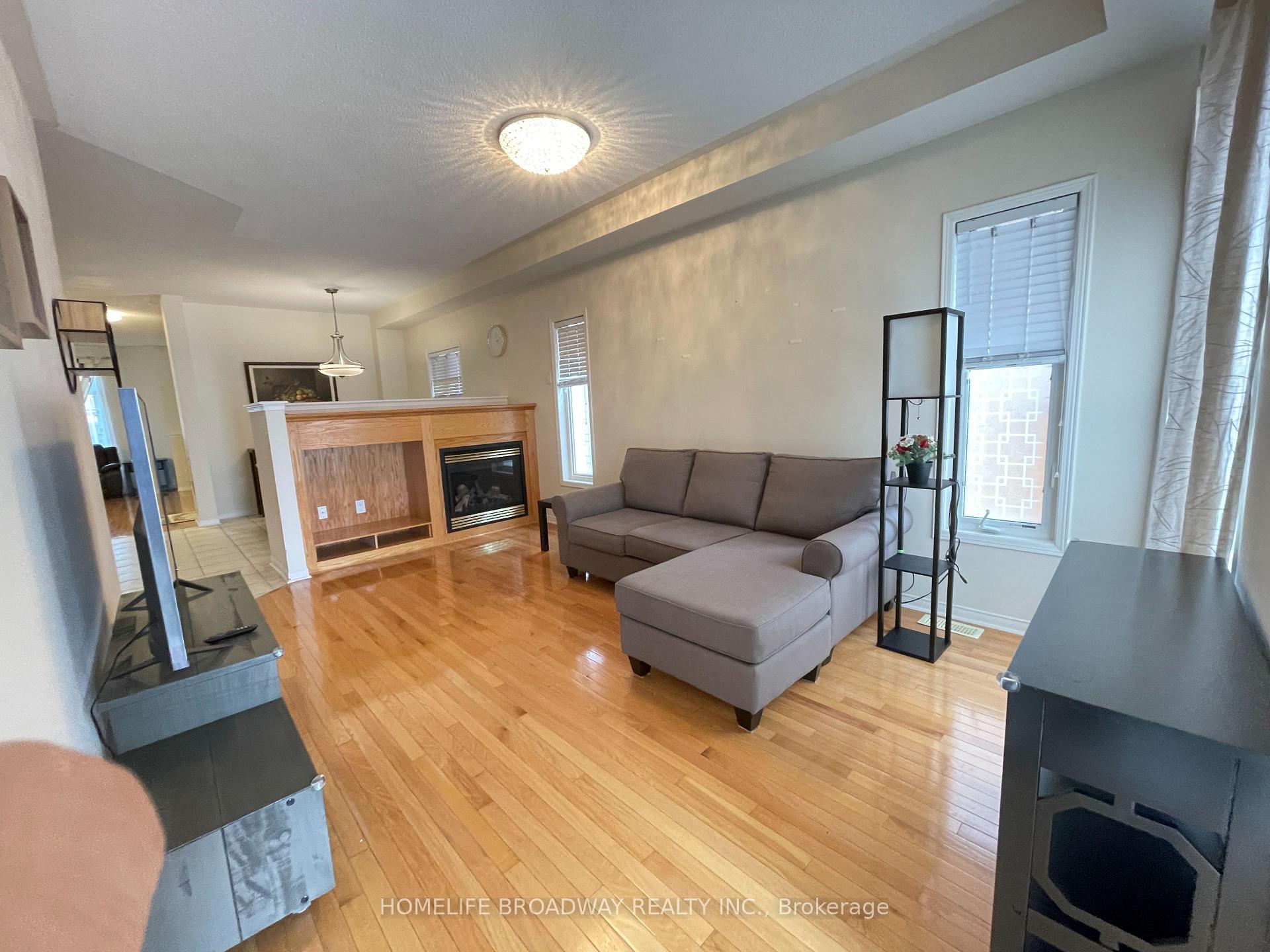 Photo 3 of 800 Cornell Rouge Boulevard, Markham, Cornell — HOMEH