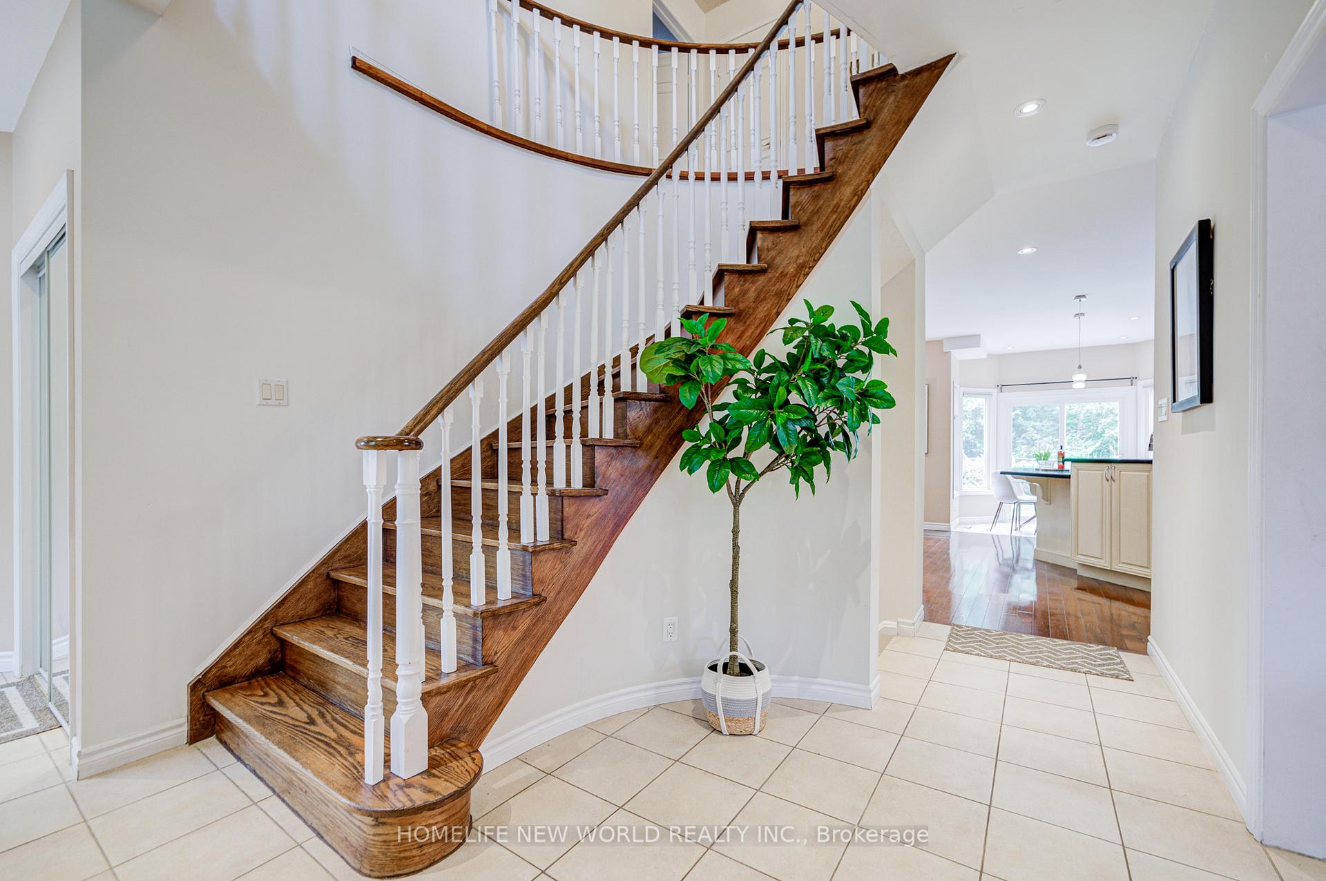 Photo 4 of 4468 Beacon Lane, Mississauga, Creditview — HOMEH