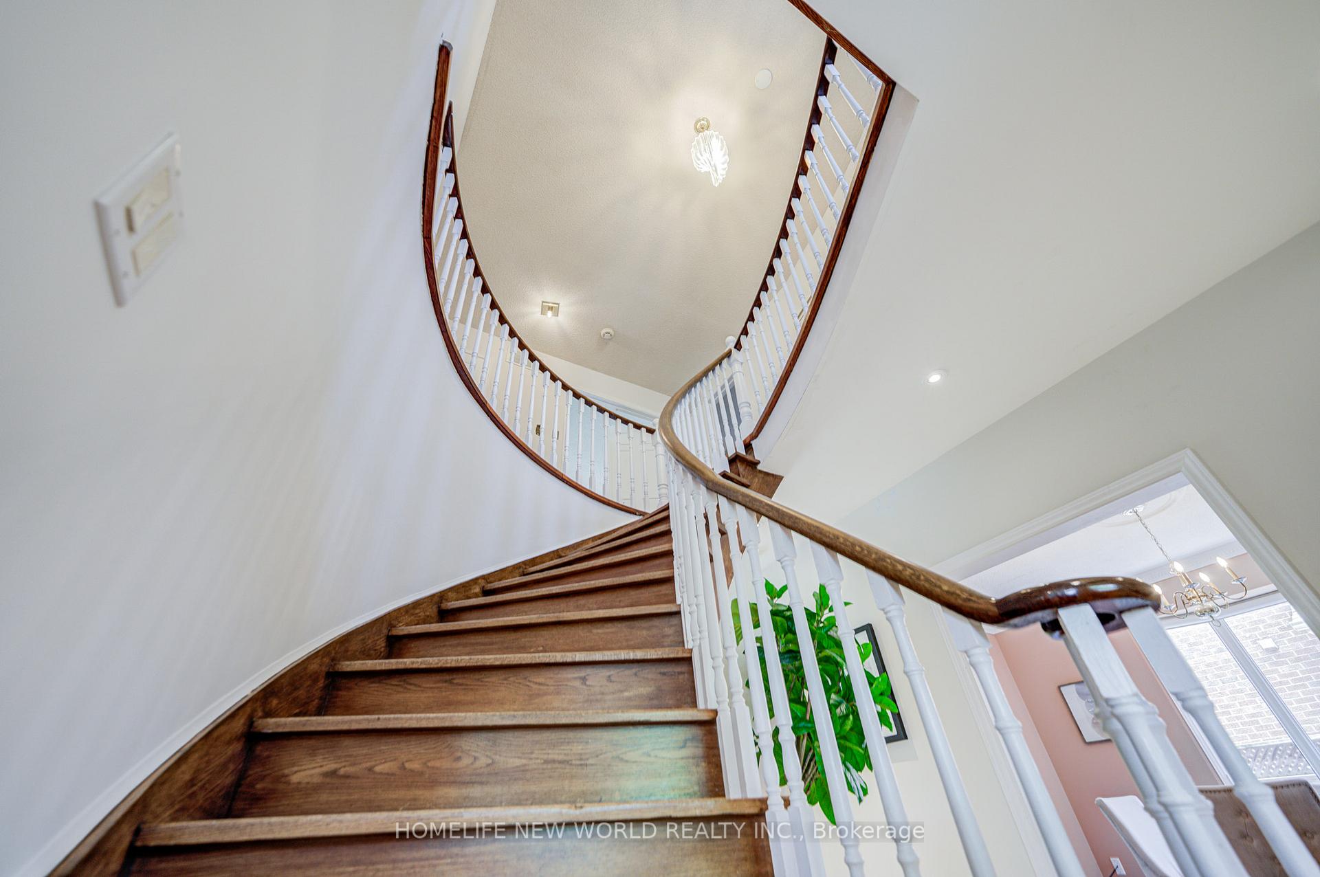 Photo 5 of 4468 Beacon Lane, Mississauga, Creditview — HOMEH