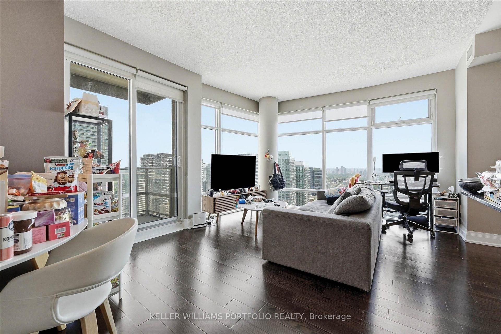 Photo 4 of Unit 4111, 2191 Yonge Street, Toronto, Mount Pleasant West — HOMEH
