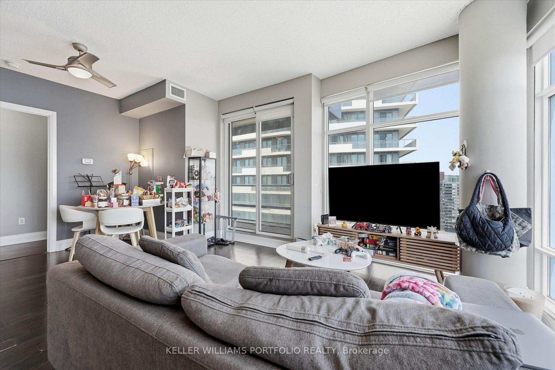 Photo 5 of Unit 4111, 2191 Yonge Street, Toronto, Mount Pleasant West — HOMEH